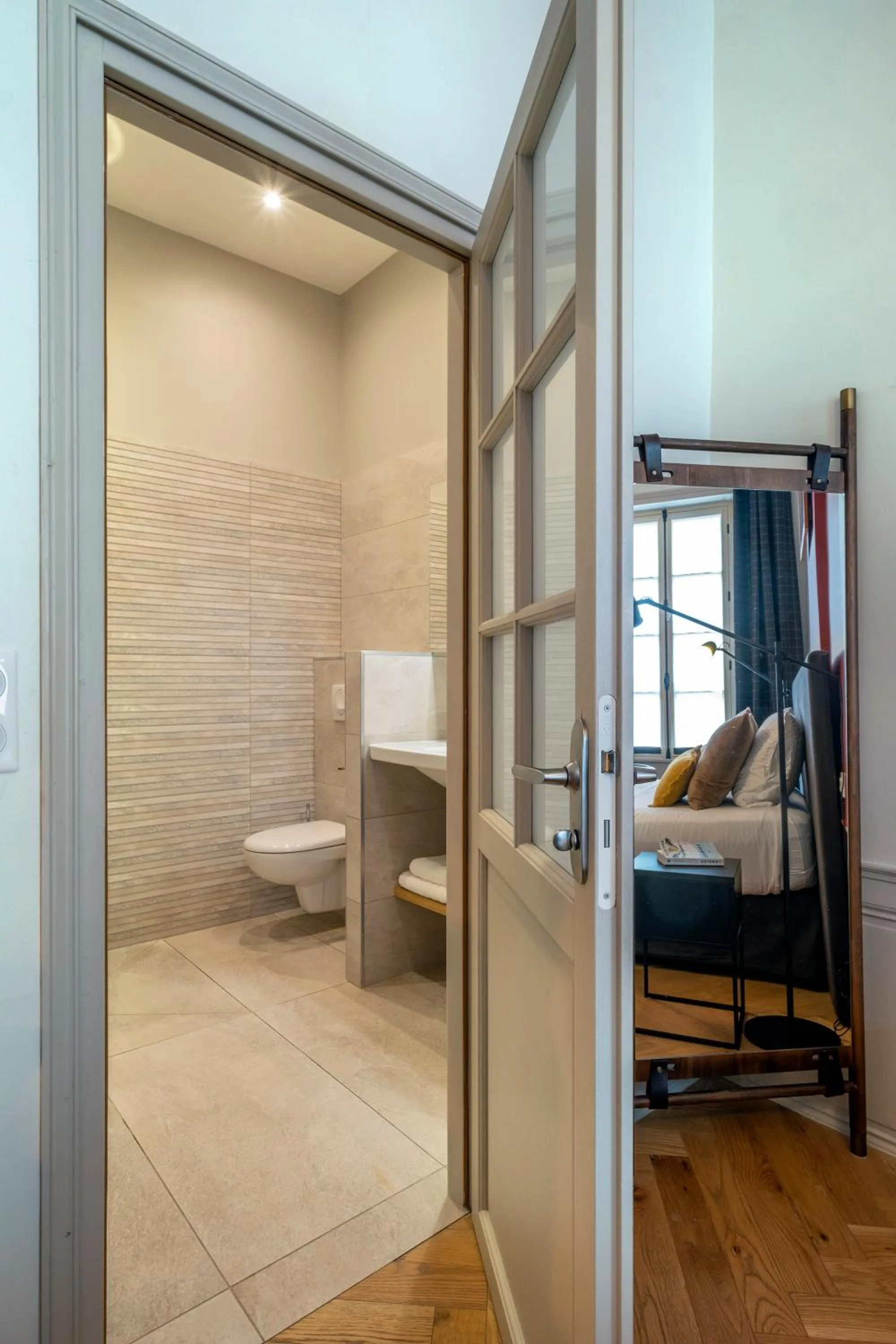 Bathroom in Escale Rochelaise B&B, SPA bain nordique et sauna tonneau