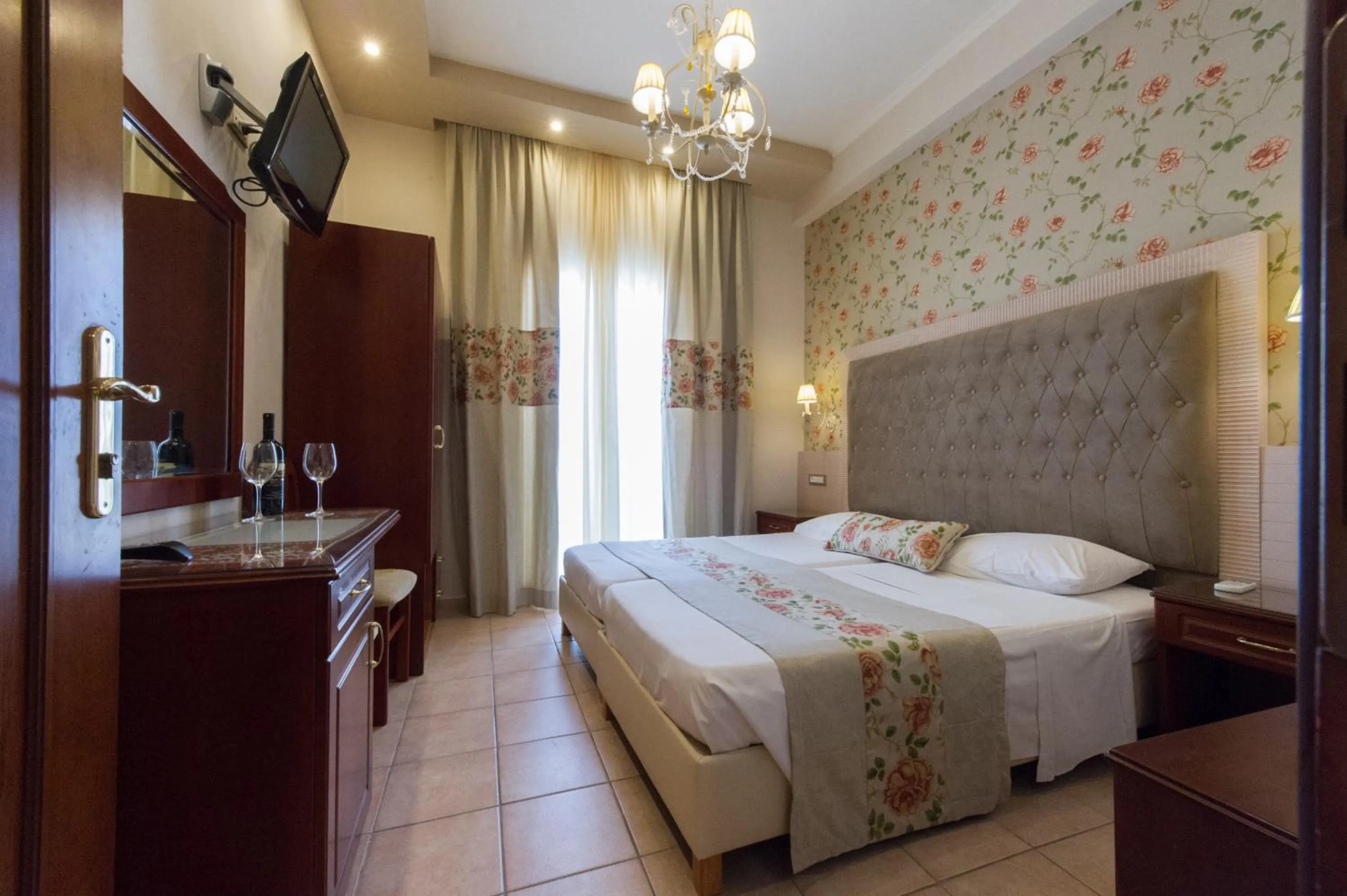 Photo of the whole room, Bed in Olympic Hotel