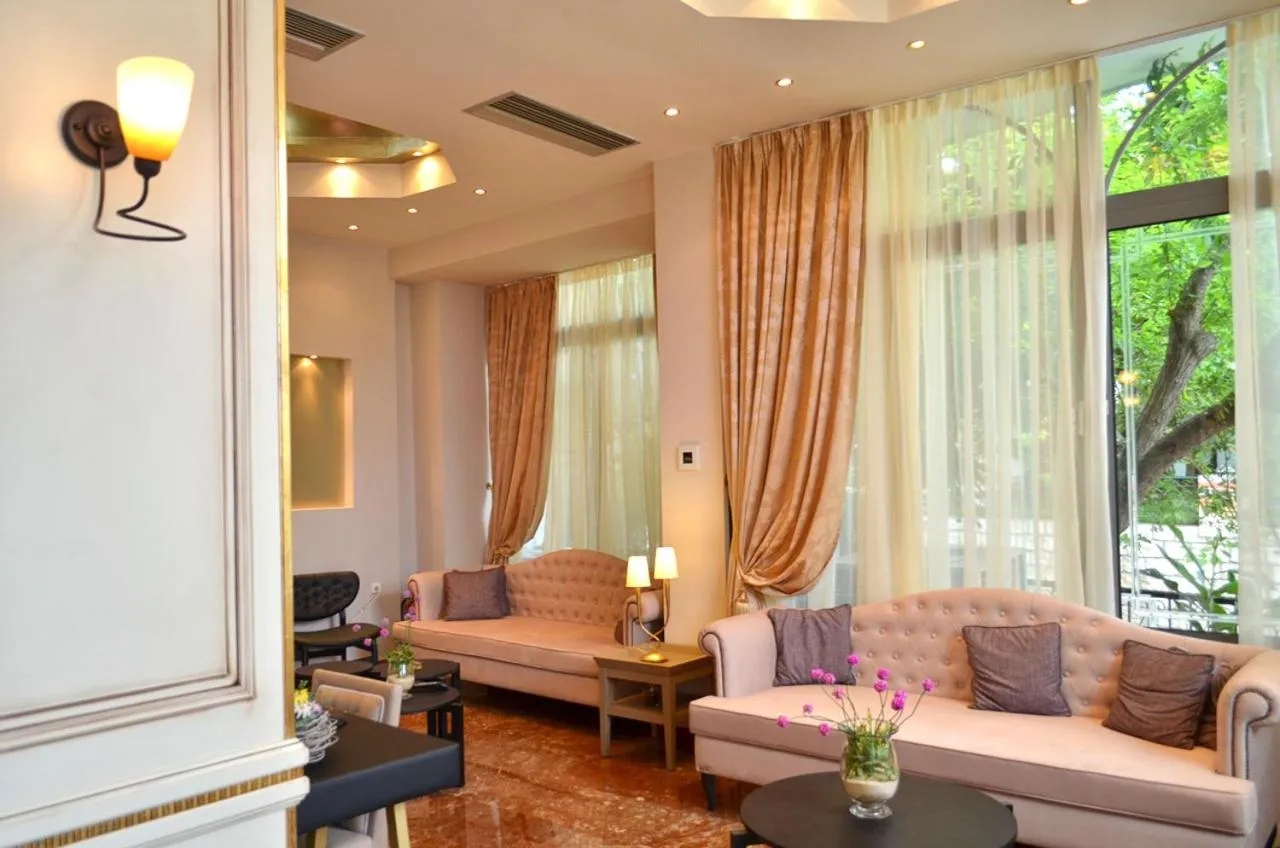 Living room in Olympic Hotel