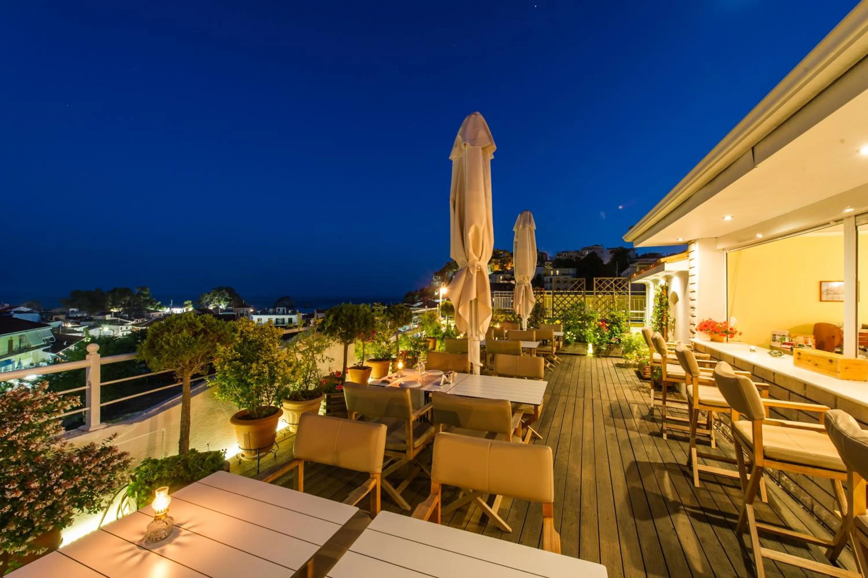 Restaurant/places to eat in Olympic Hotel