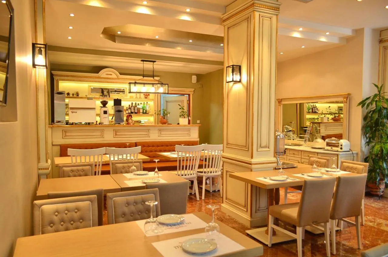 Restaurant/places to eat in Olympic Hotel