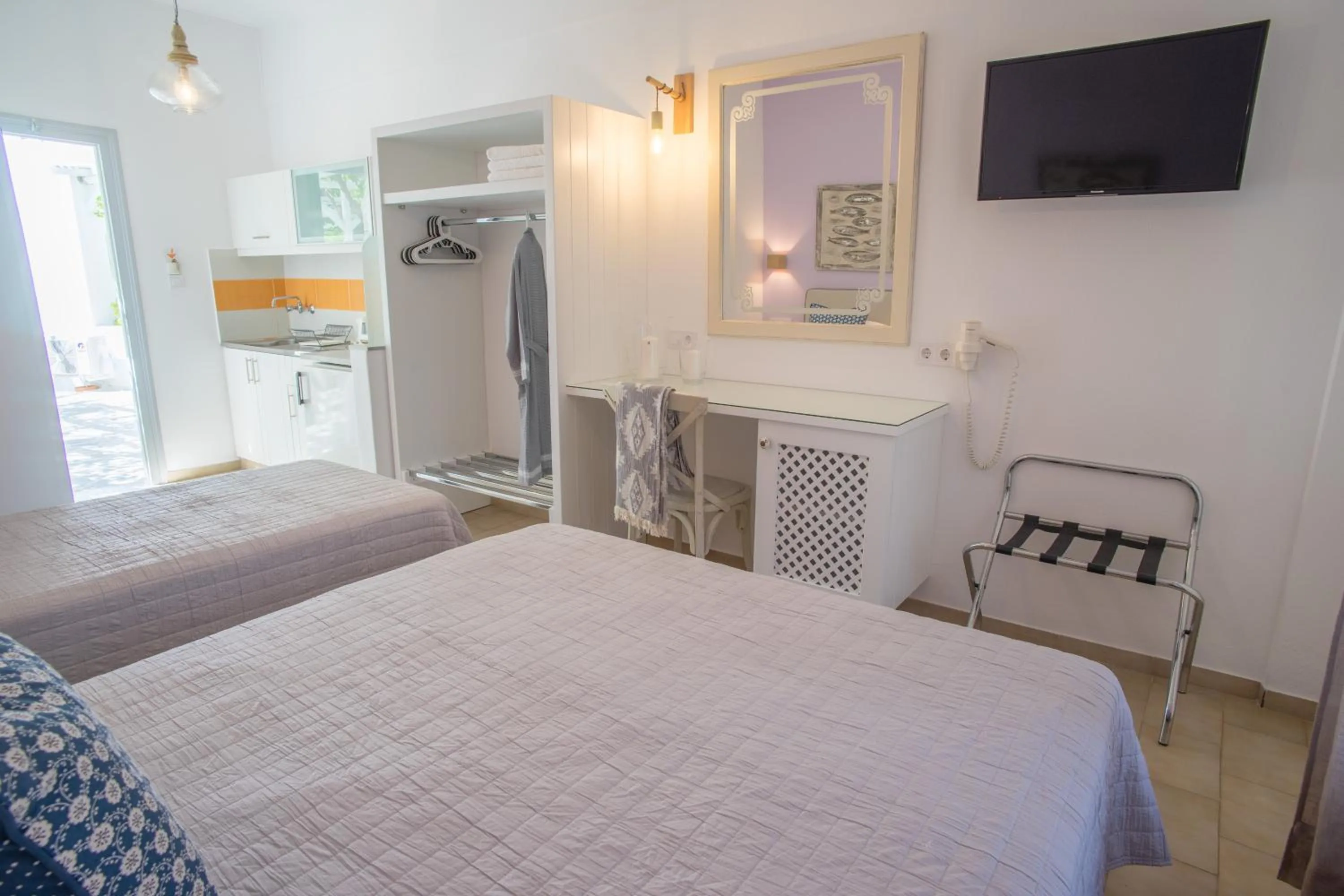 Photo of the whole room, Bed in Cyclades Studios