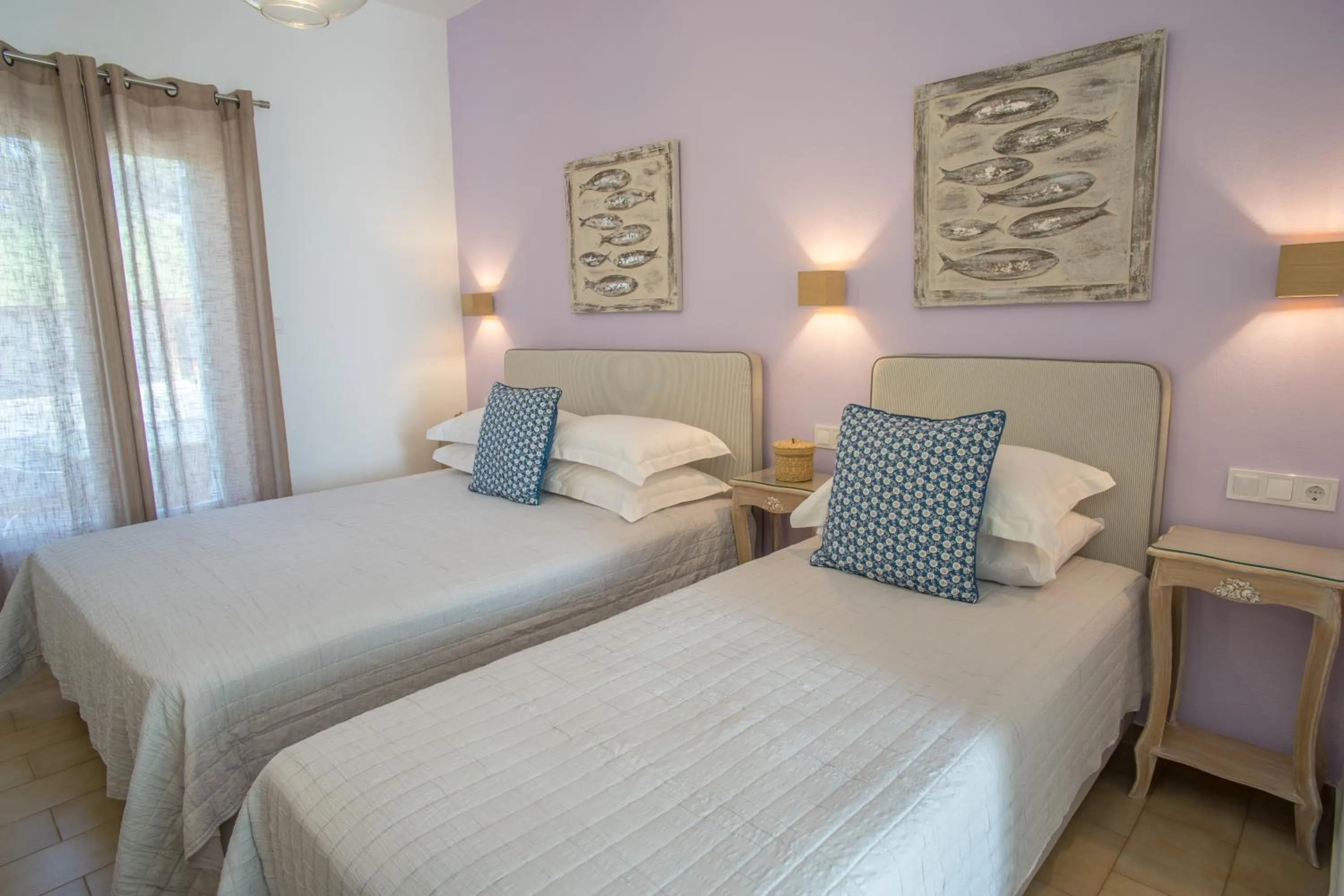 Photo of the whole room, Bed in Cyclades Studios