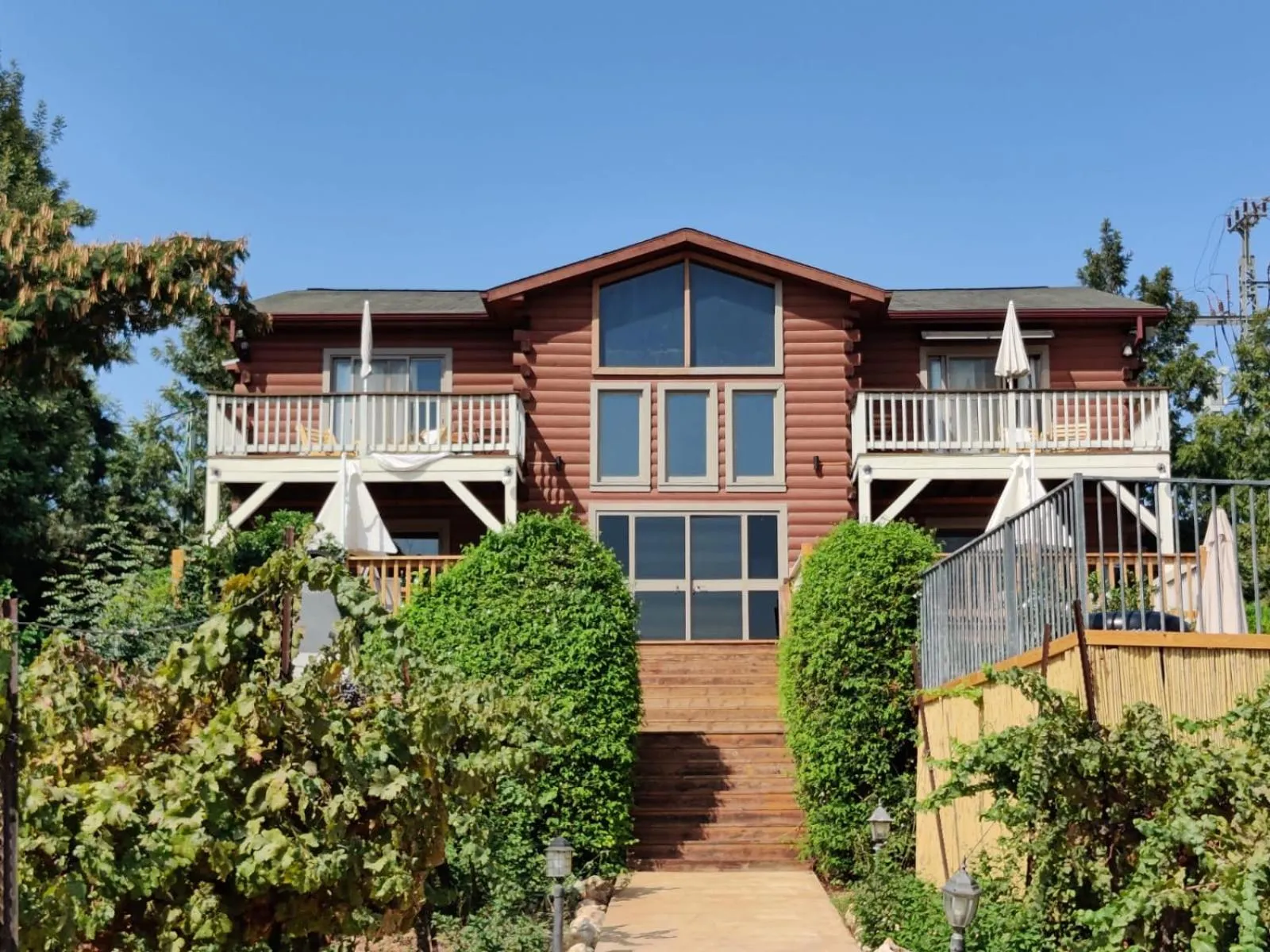 Facade/entrance in Vibe Naftali Estate
