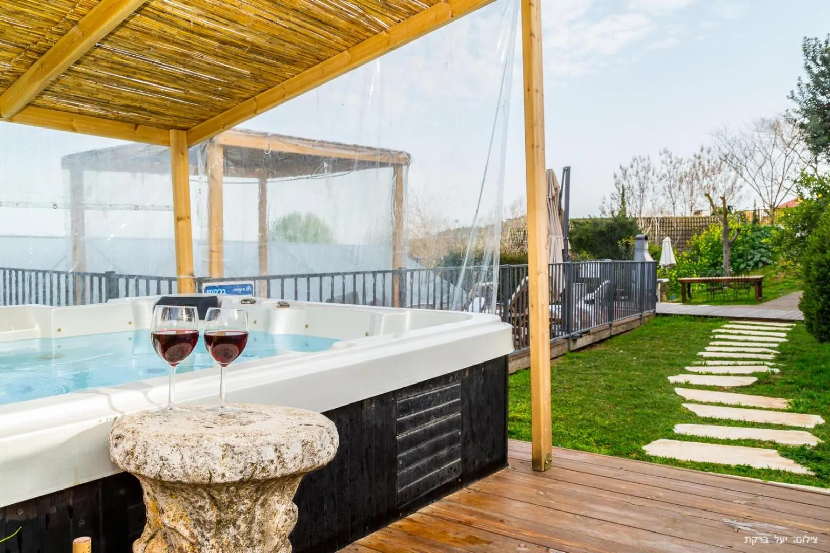 Hot Tub in Vibe Naftali Estate