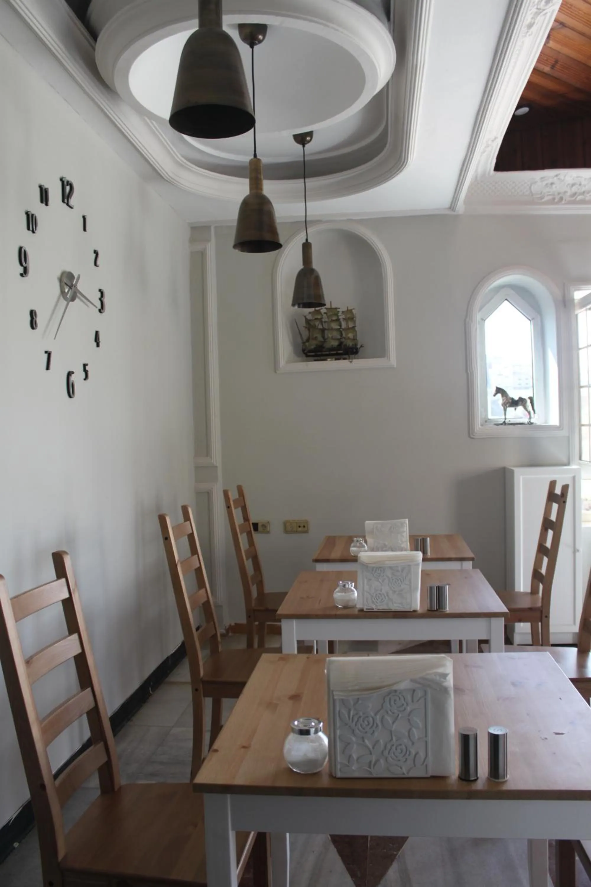 Restaurant/places to eat in Cairwan Hotel