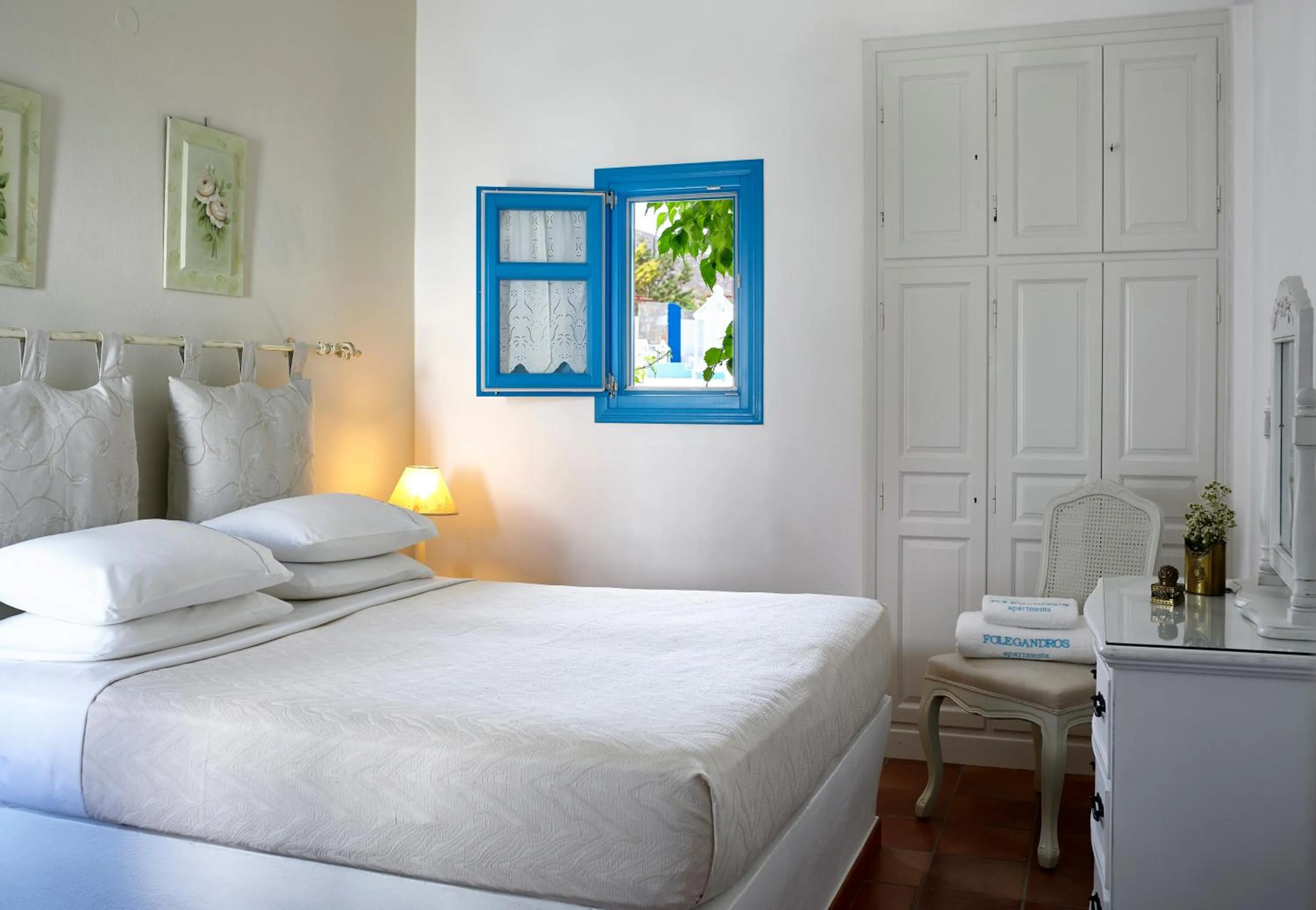 Bed in Folegandros Apartments
