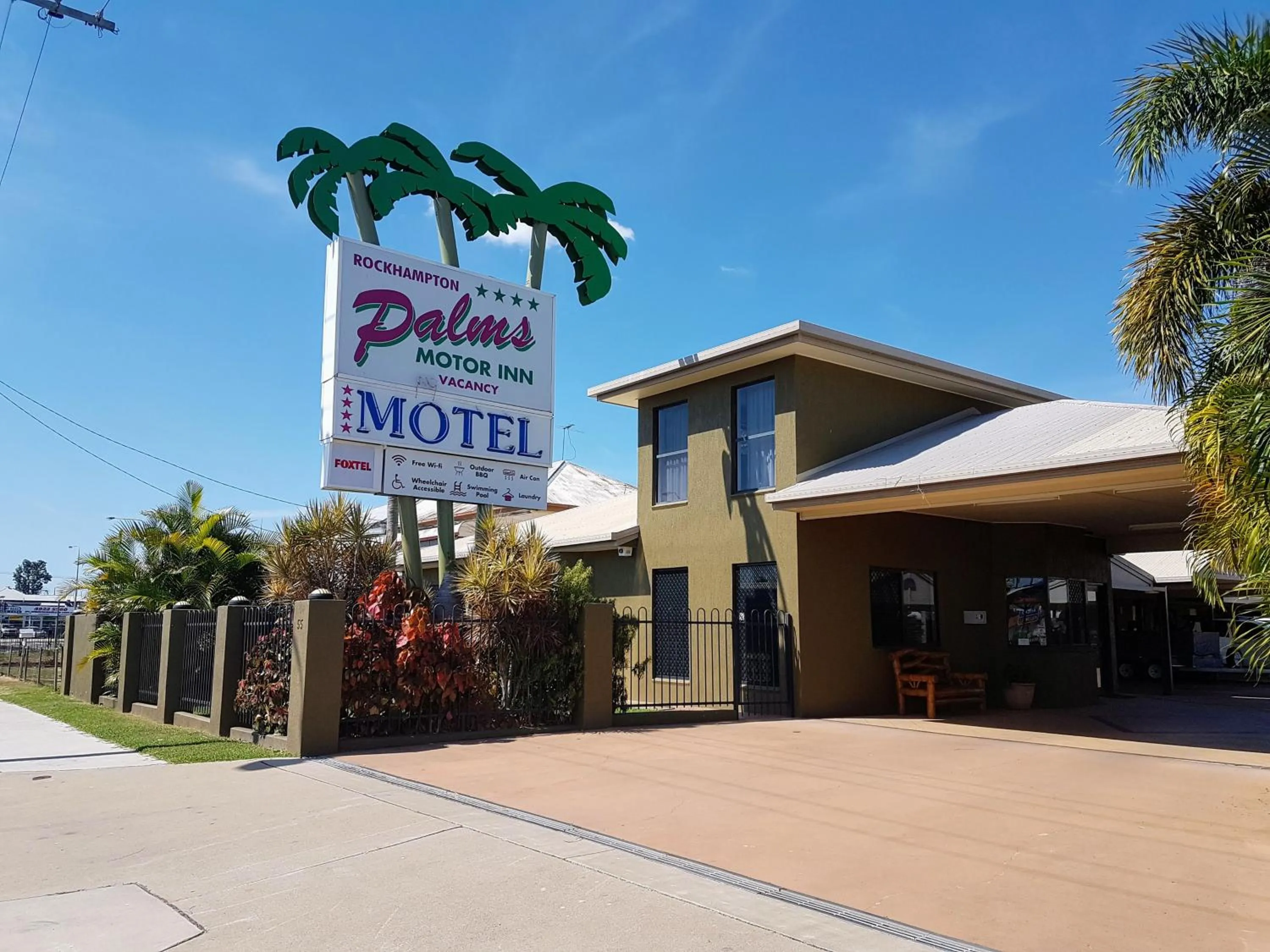 Facade/entrance in Rockhampton Palms Motor Inn