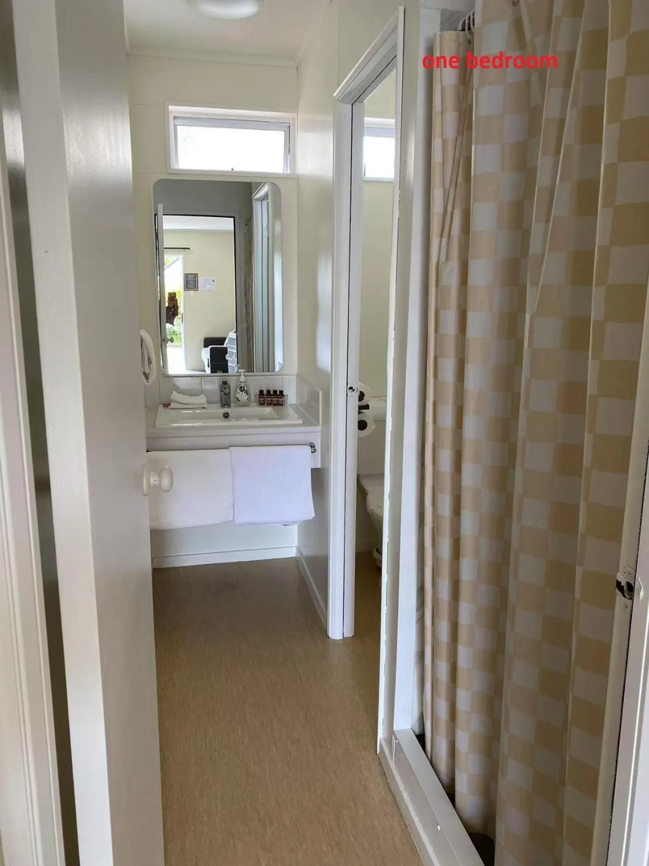 One-Bedroom Apartment with Hot Tub in Malones Spa Motel