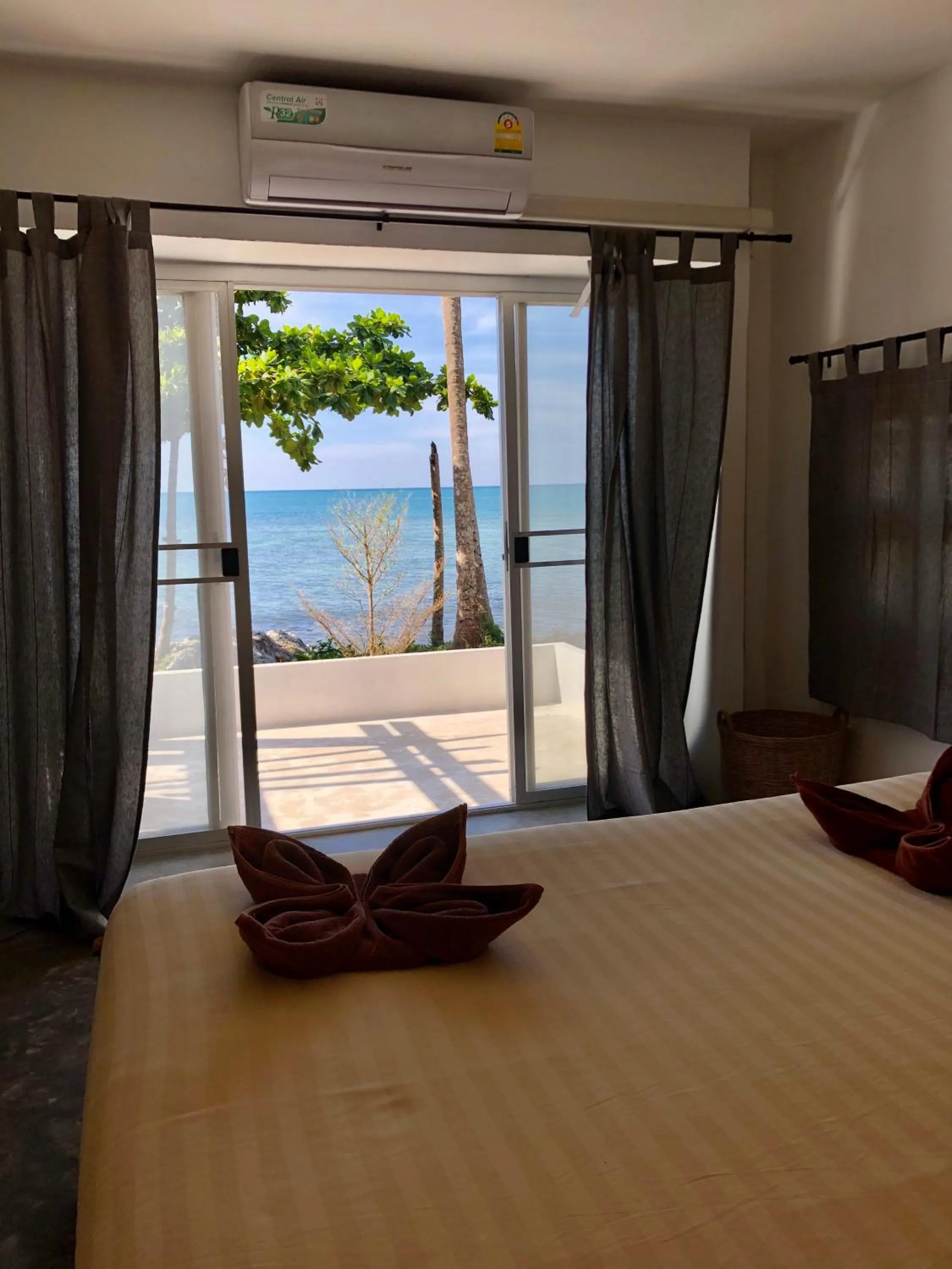 Bed in Paradise Cottage