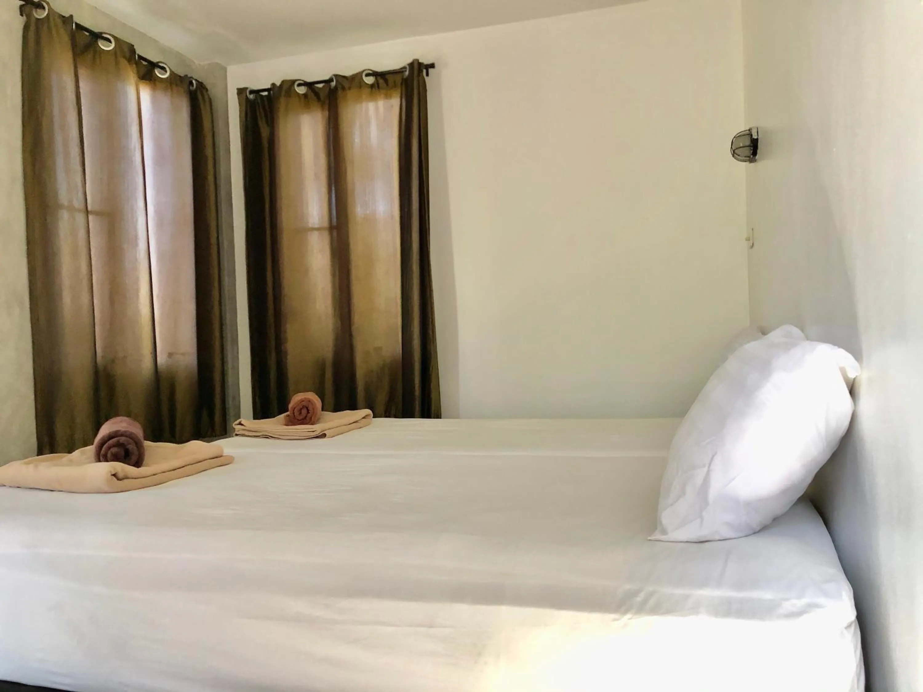 Bed in Paradise Cottage