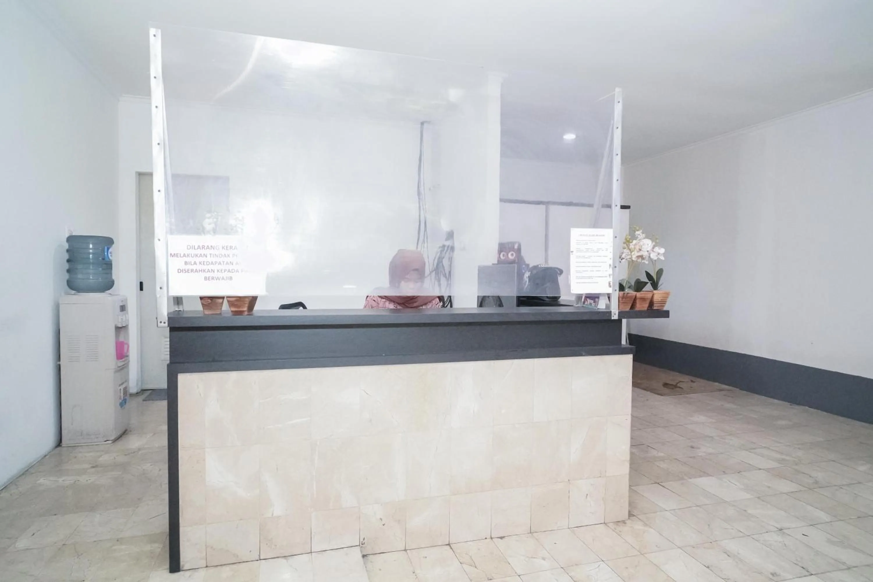 Lobby or reception in KoolKost near Universitas BINUS Anggrek