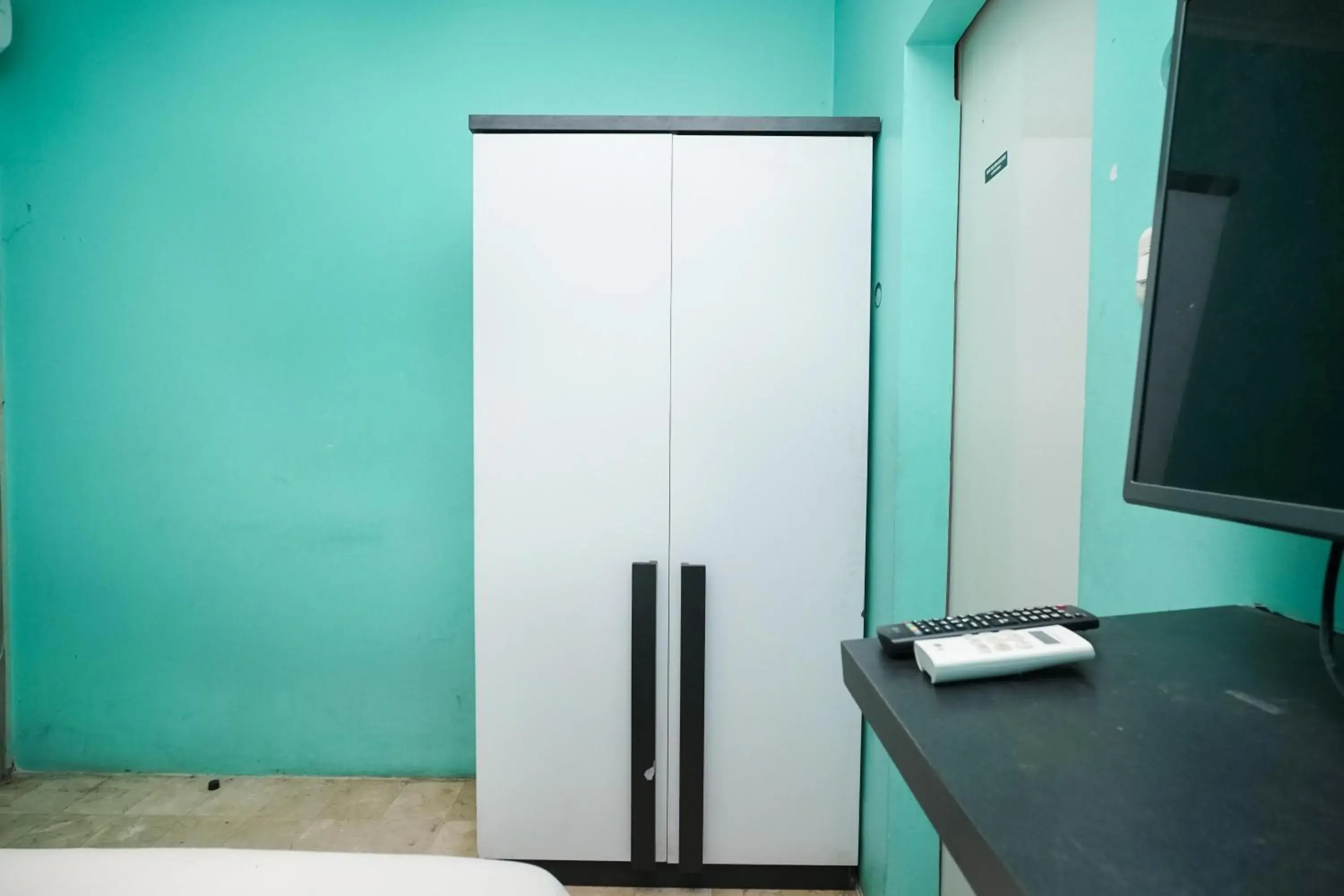 Bedroom in KoolKost near Universitas BINUS Anggrek Bedroom in KoolKost near Universitas BINUS Anggrek