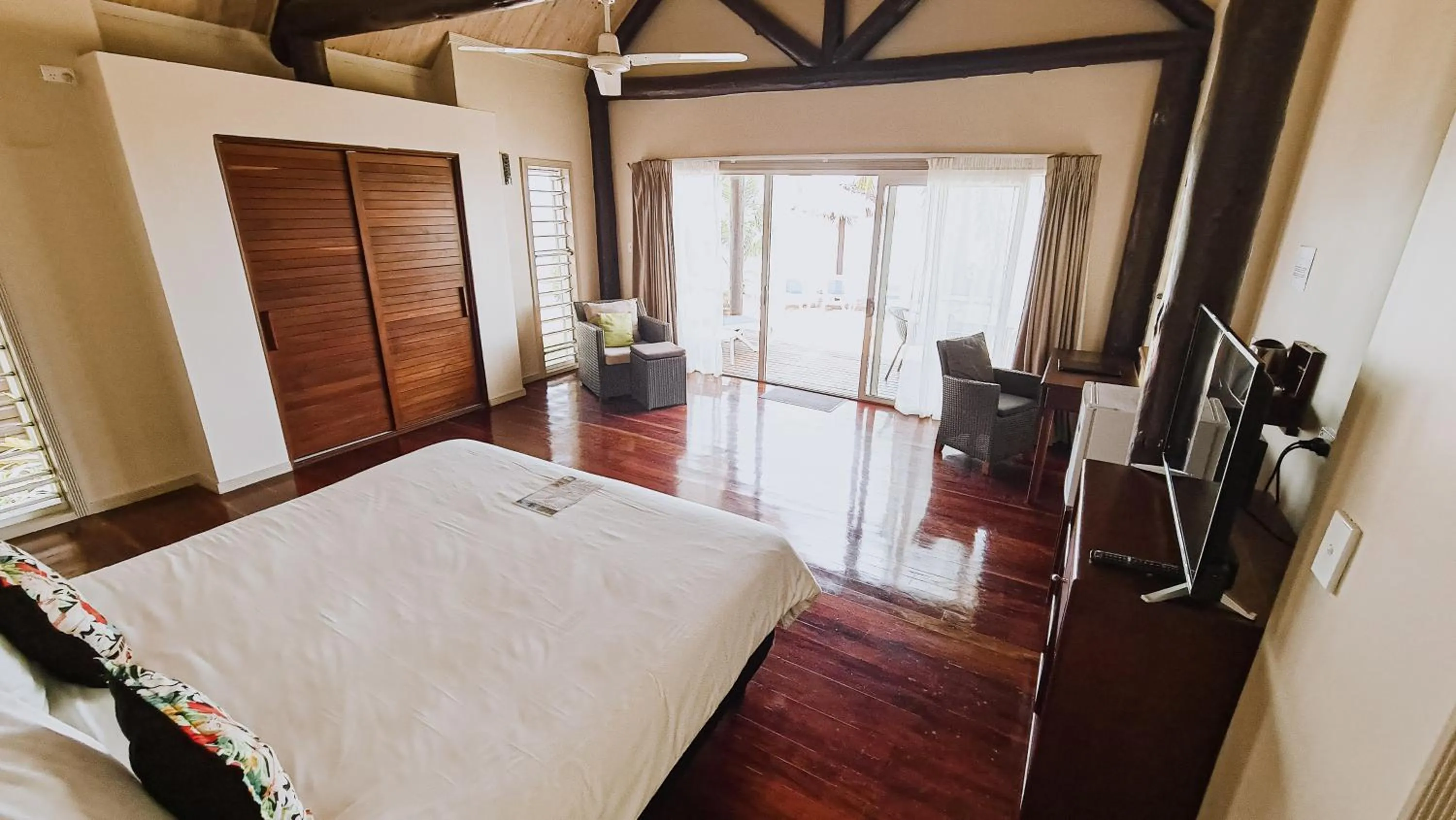 Bed in Saletoga Sands Resort & Spa