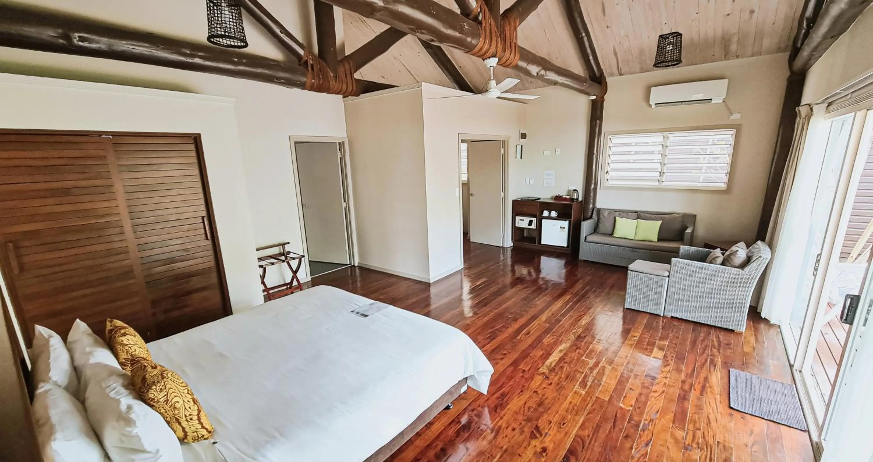 Bed in Saletoga Sands Resort & Spa