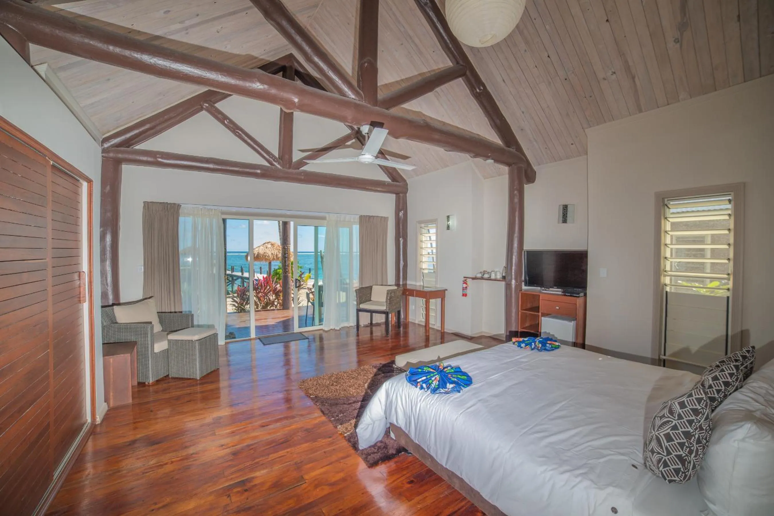 Bed in Saletoga Sands Resort & Spa