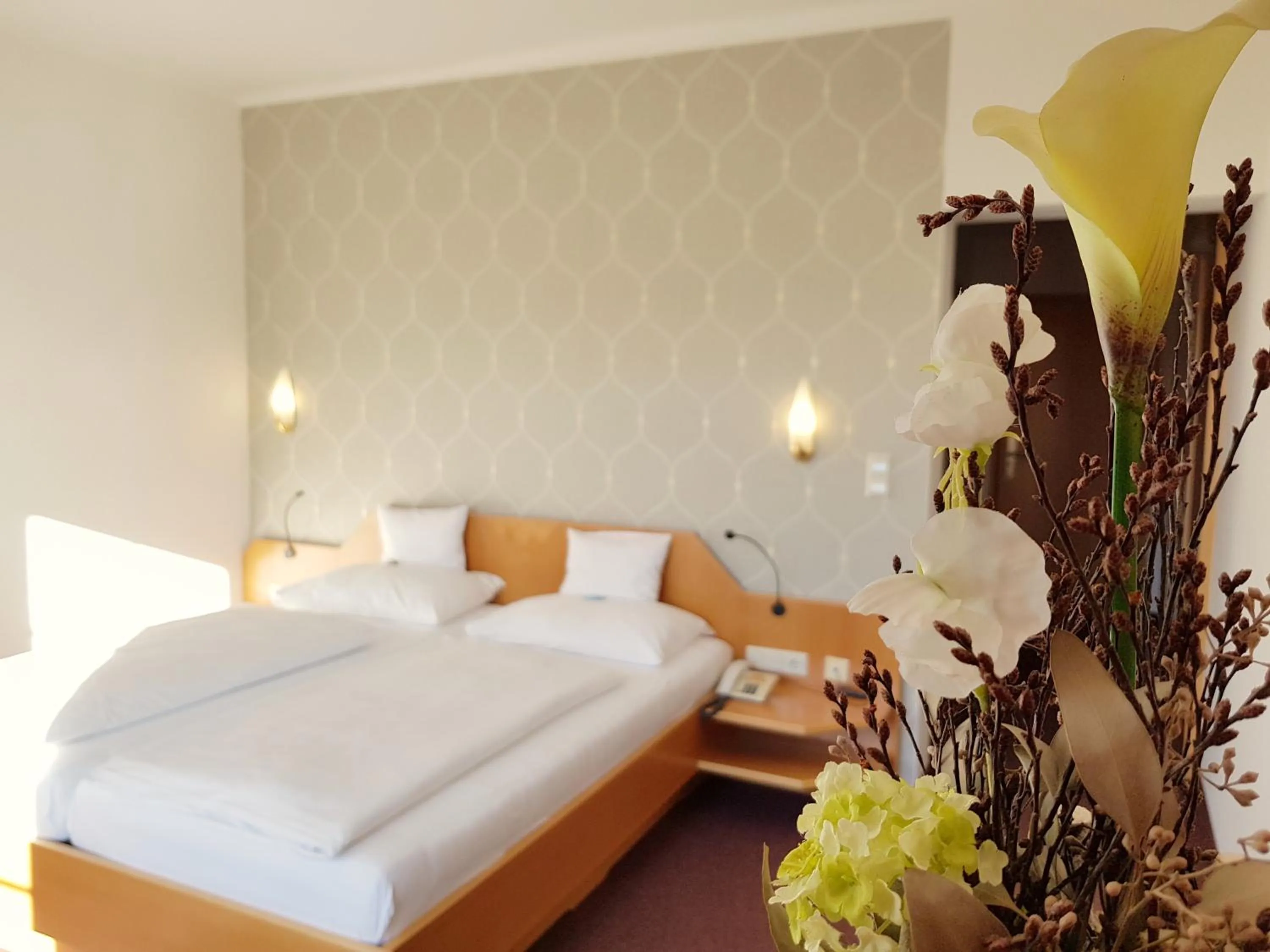 Photo of the whole room, Bed in Hotel-Restaurant Teuschler-Mogg Bad Waltersdorf inklusiv Genusscard