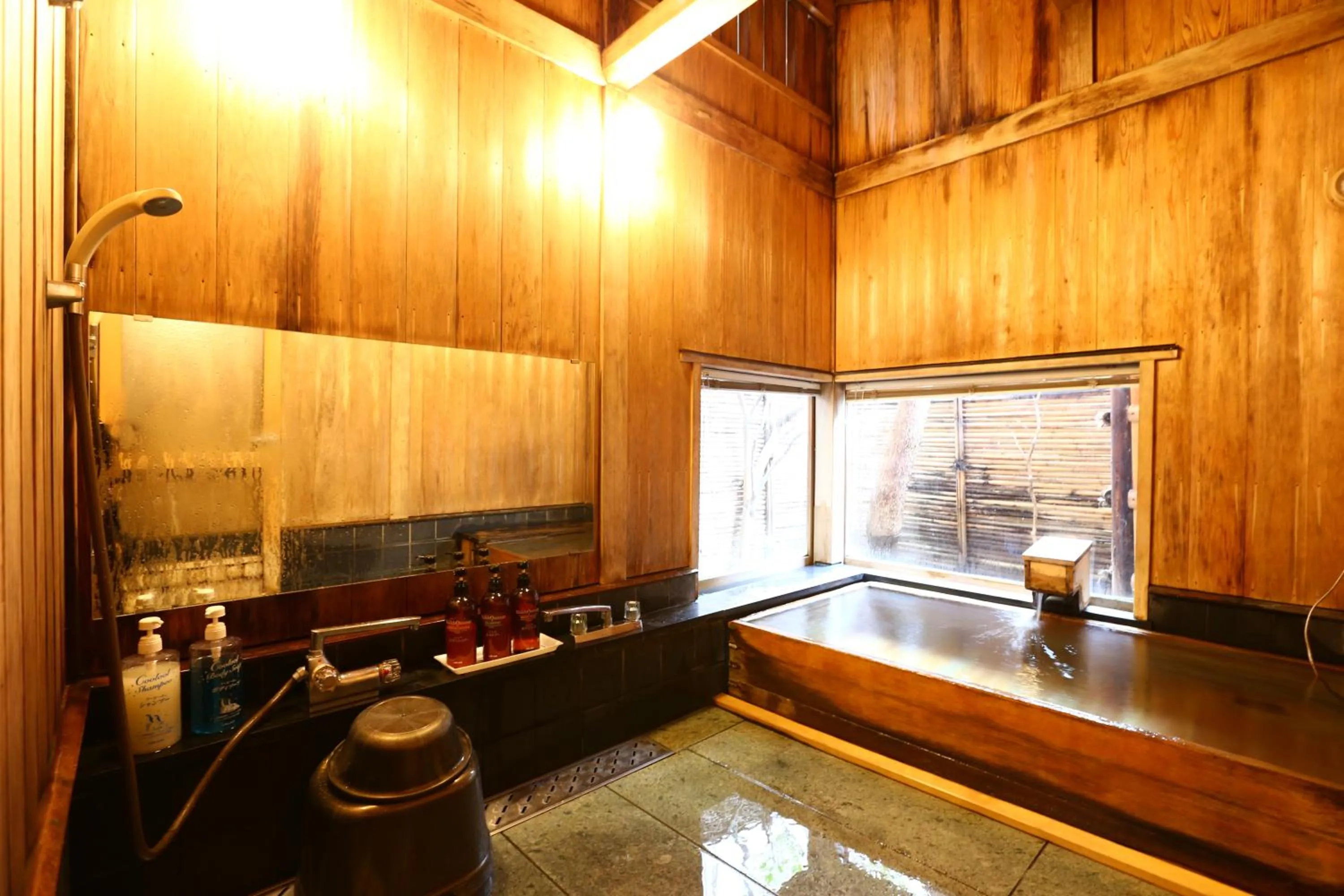 Hot Spring Bath in Izumiya Zenbe