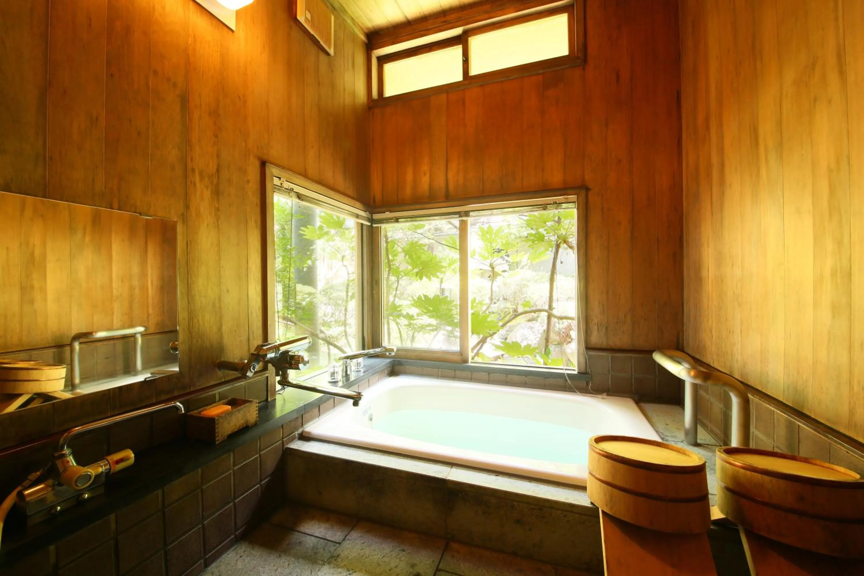 Hot Spring Bath in Izumiya Zenbe