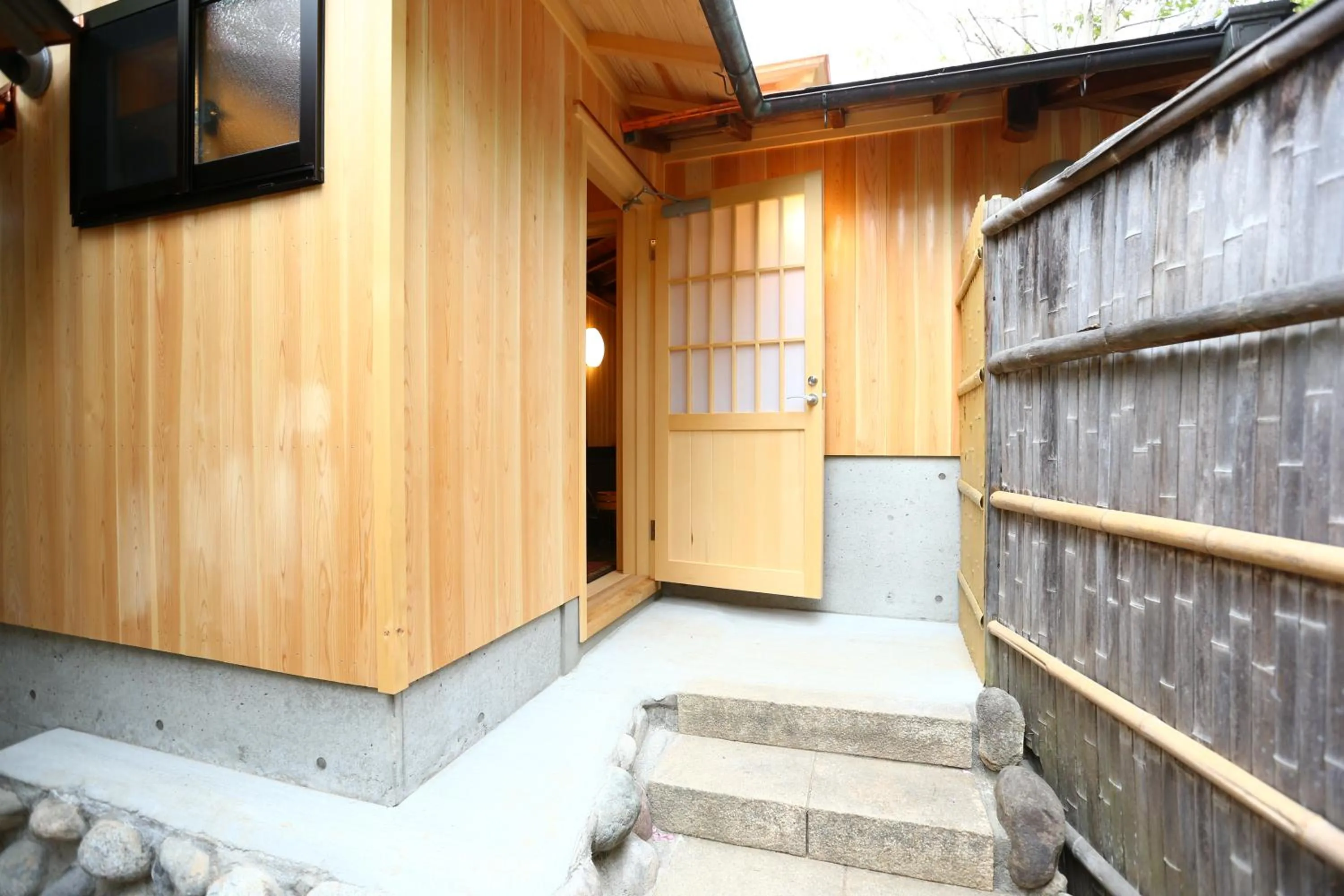 Hot Spring Bath in Izumiya Zenbe