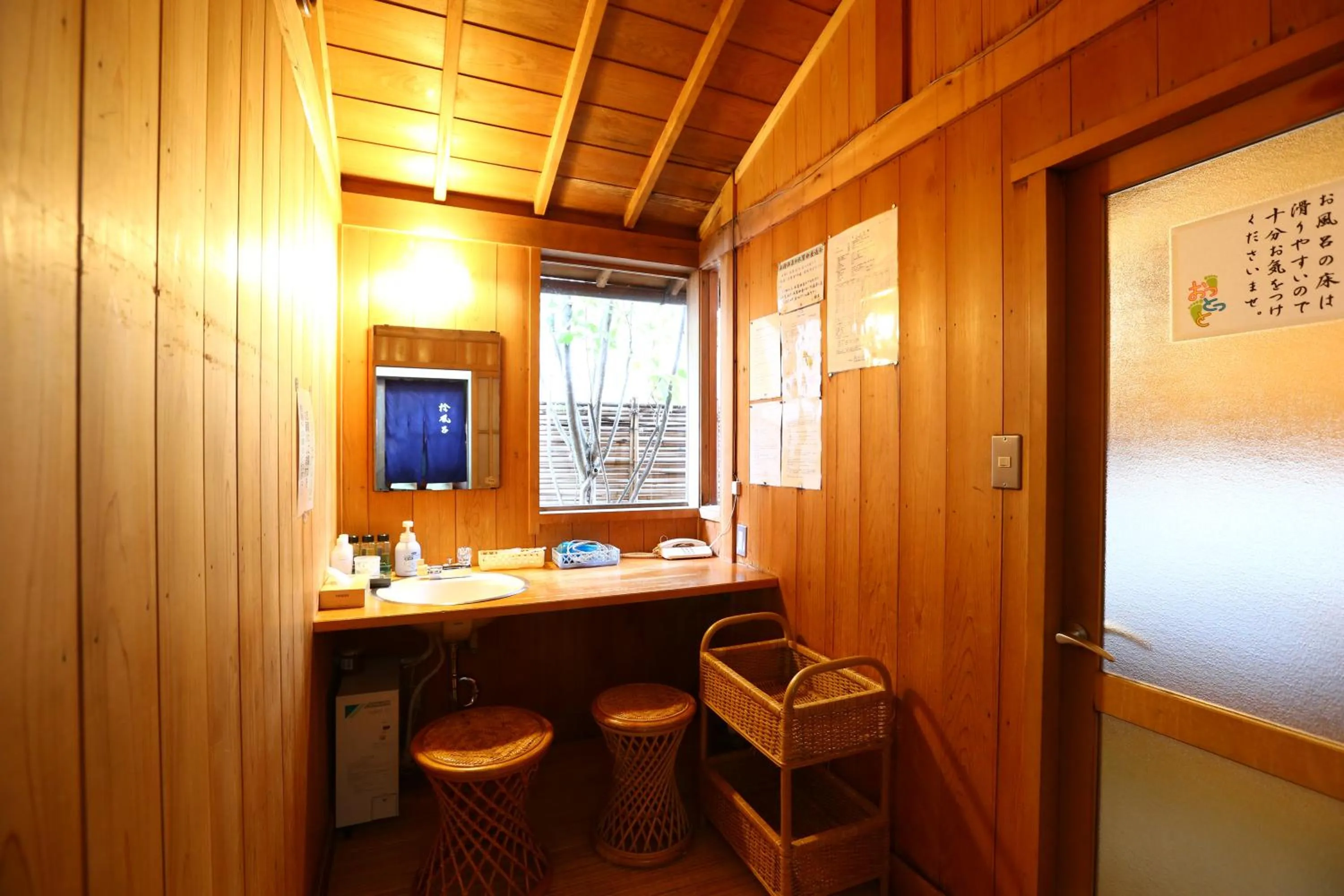 Hot Spring Bath in Izumiya Zenbe