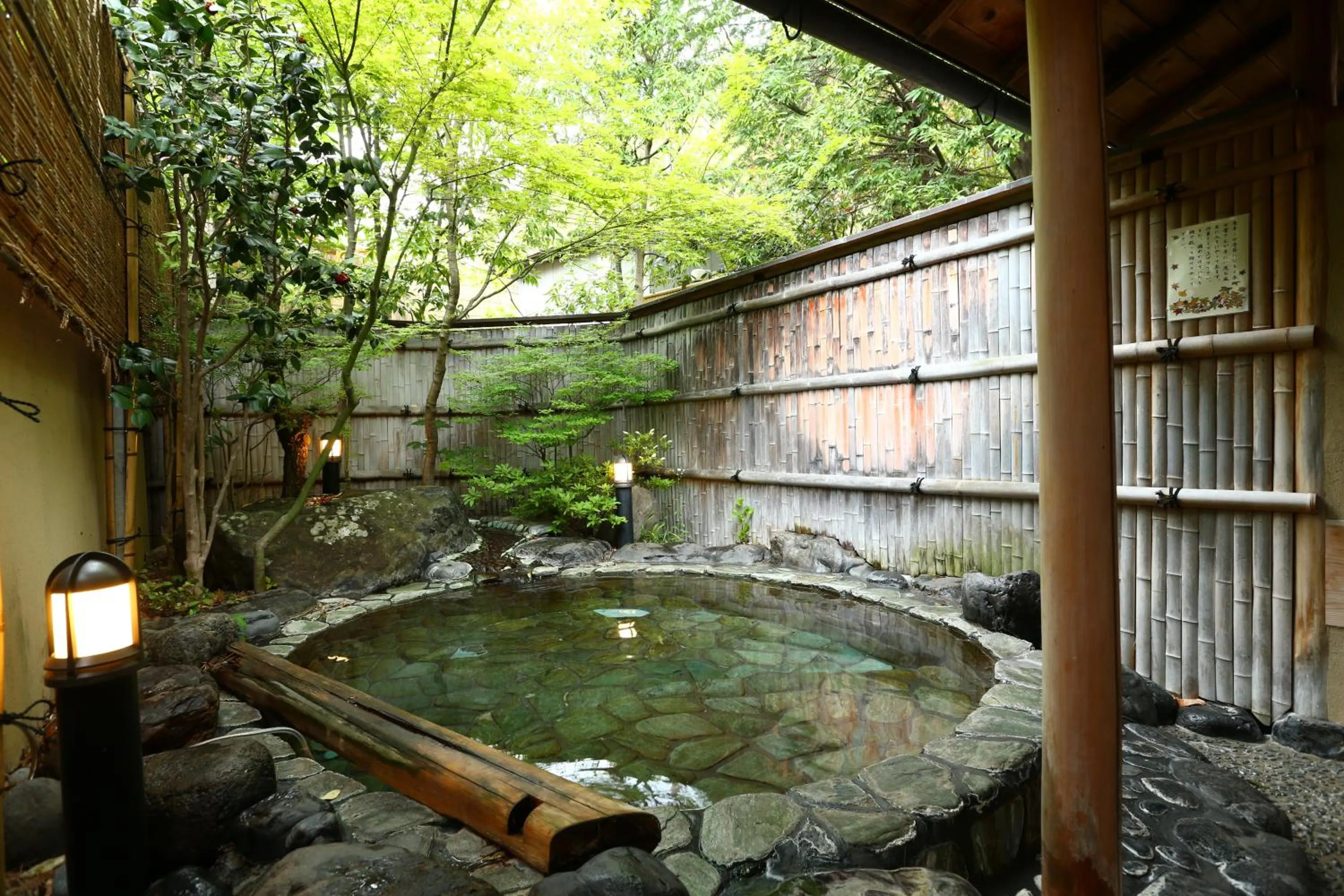 Hot Spring Bath in Izumiya Zenbe