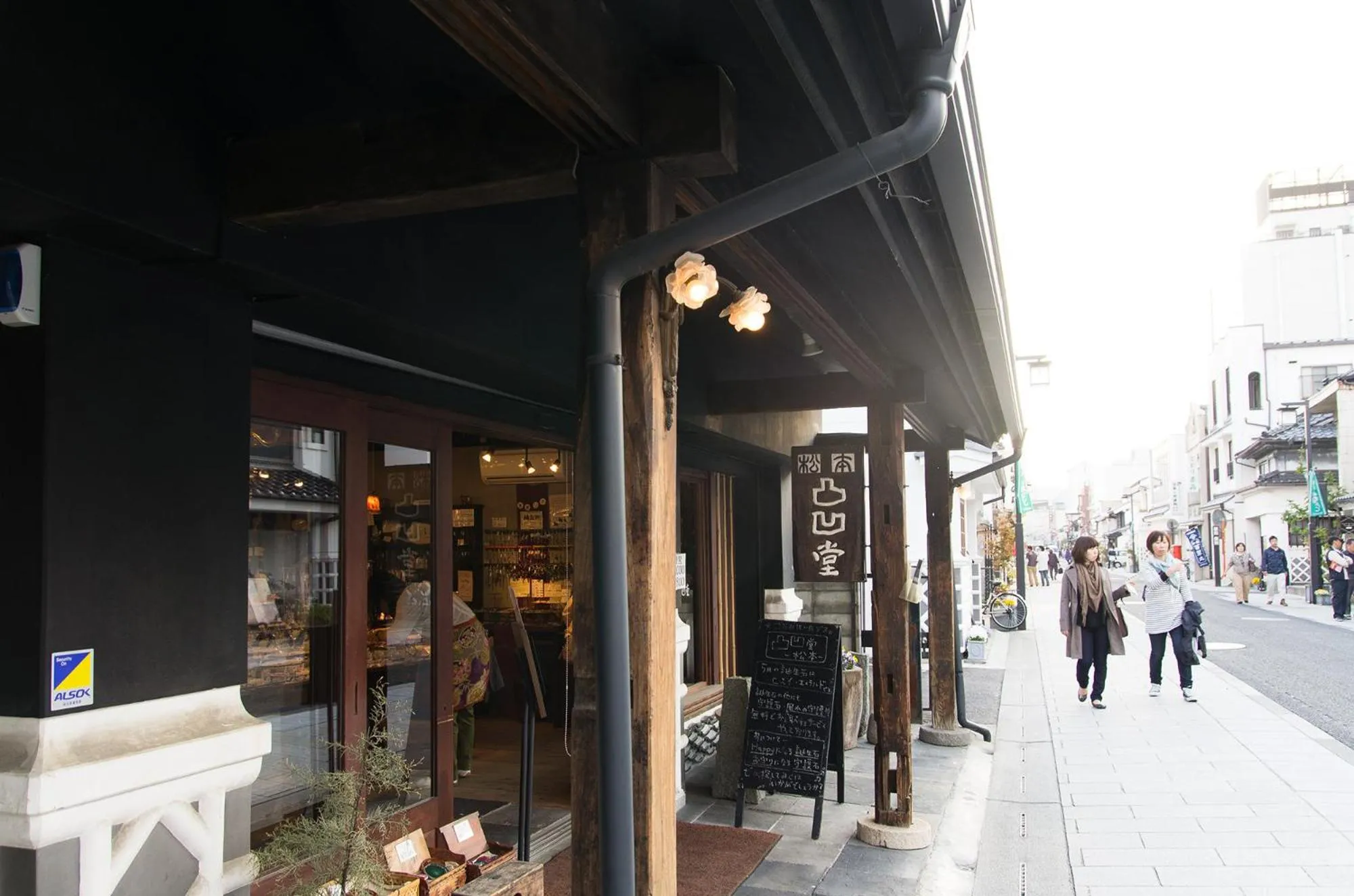 Area and facilities in Izumiya Zenbe