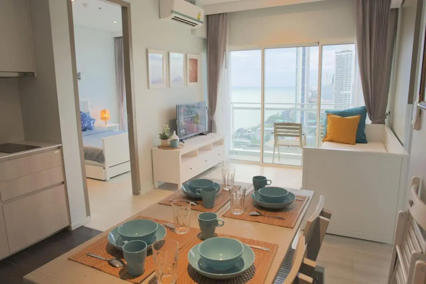 Stunning sunset on 30th floor beach front@Veranda Stunning sunset on 30th floor beach front@Veranda