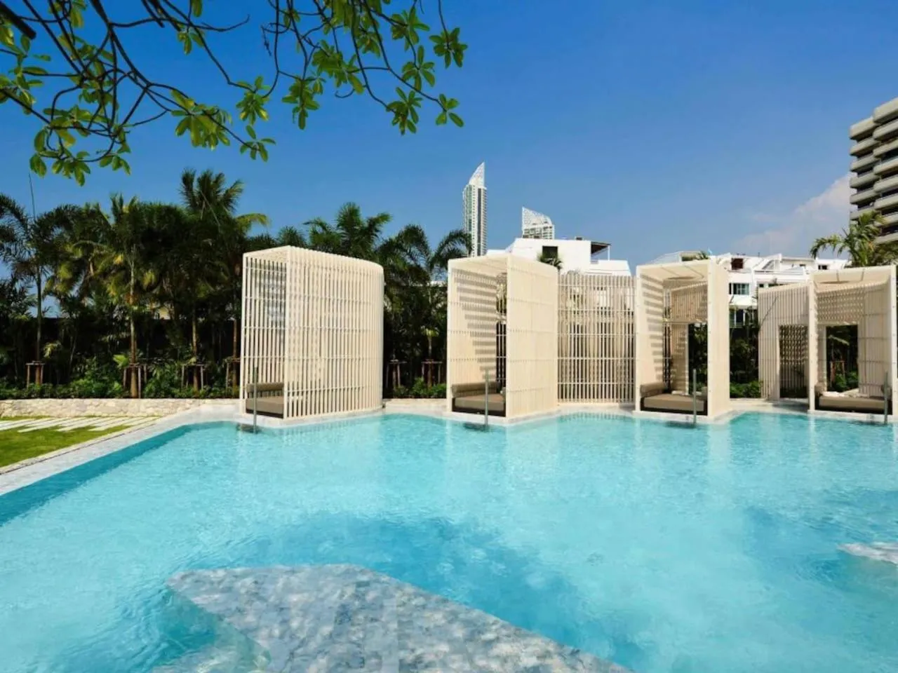 Stunning sunset on 30th floor beach front@Veranda