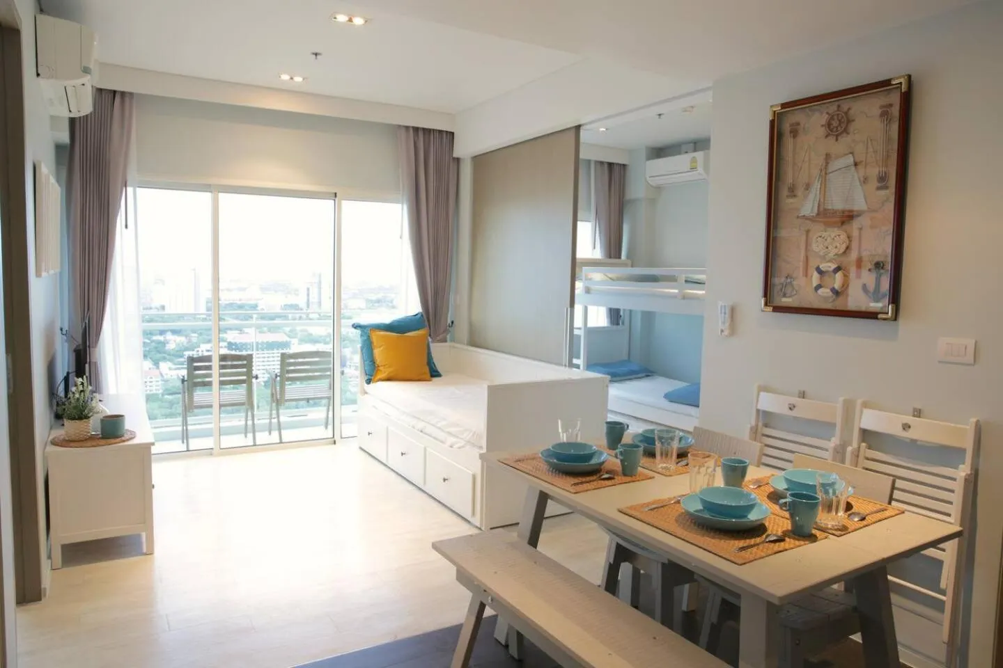 Stunning sunset on 30th floor beach front@Veranda