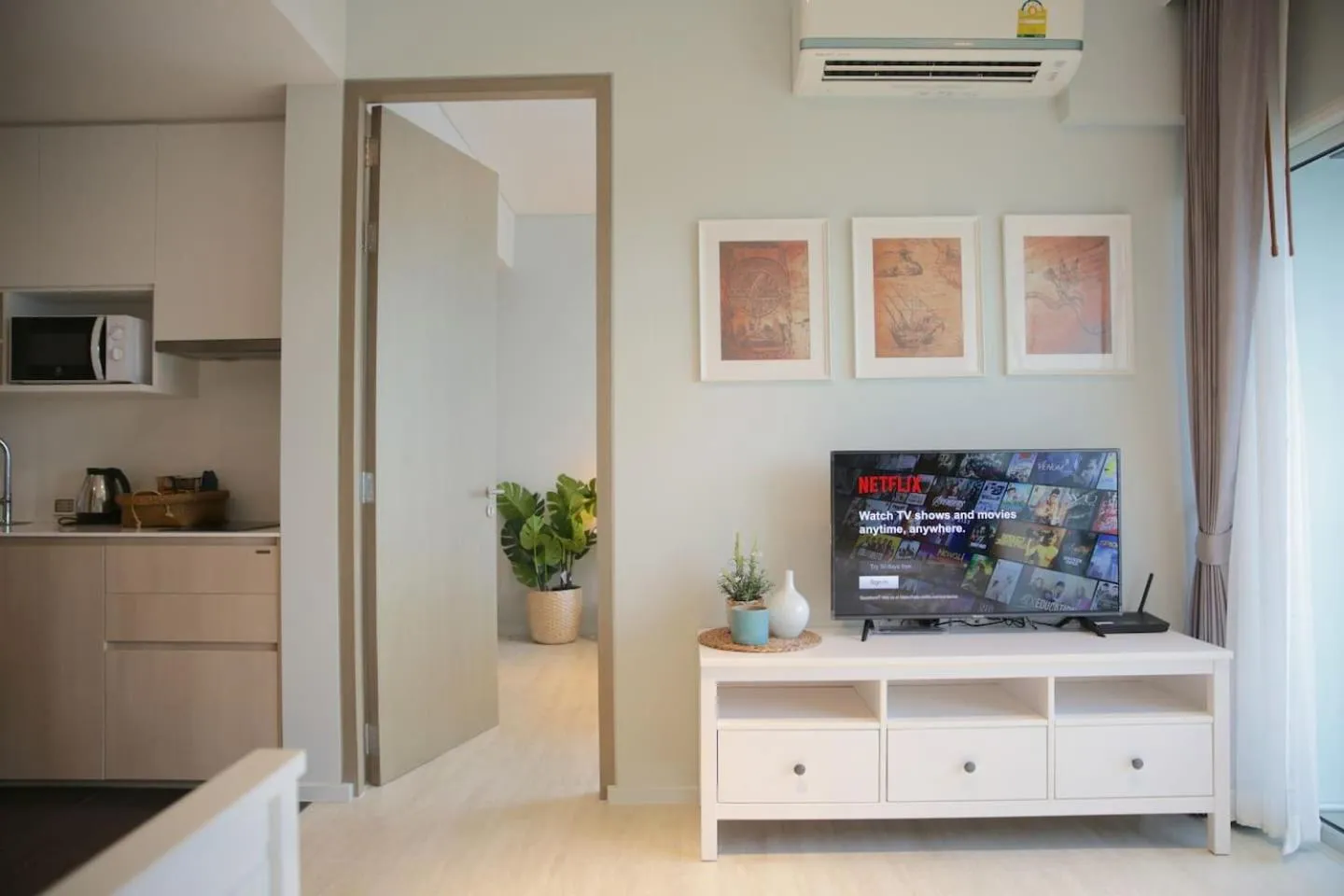 Stunning sunset on 30th floor beach front@Veranda