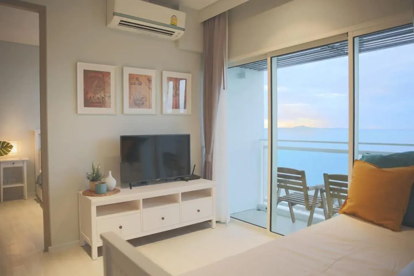 Stunning sunset on 30th floor beach front@Veranda Stunning sunset on 30th floor beach front@Veranda