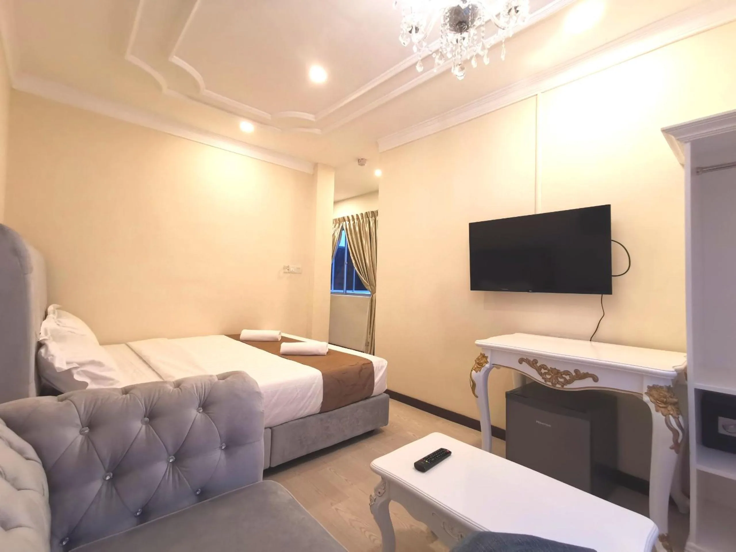 Communal lounge/ TV room in HotSpot @ City Centre by SSVC