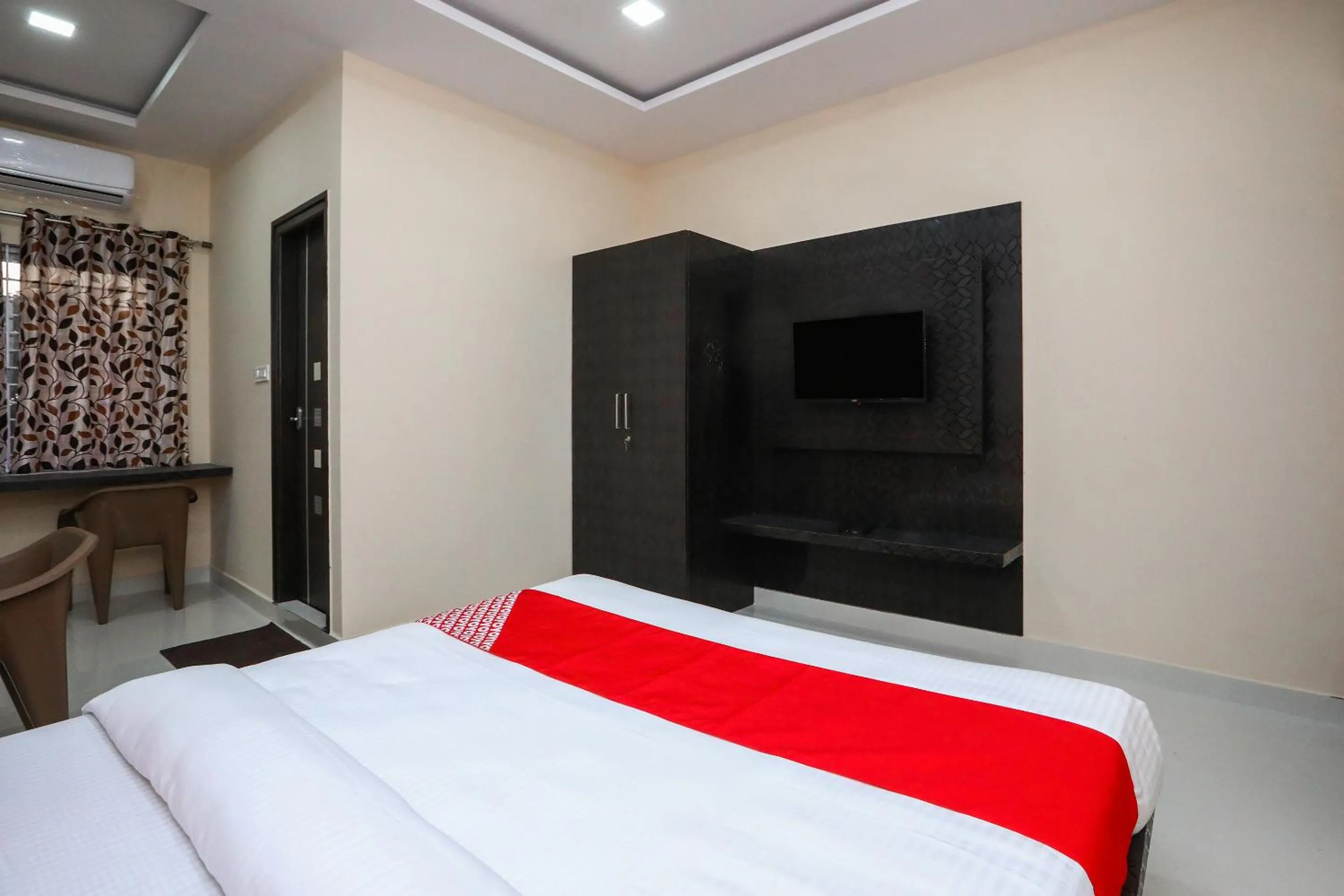 Superior King Room in Suvarna Suits