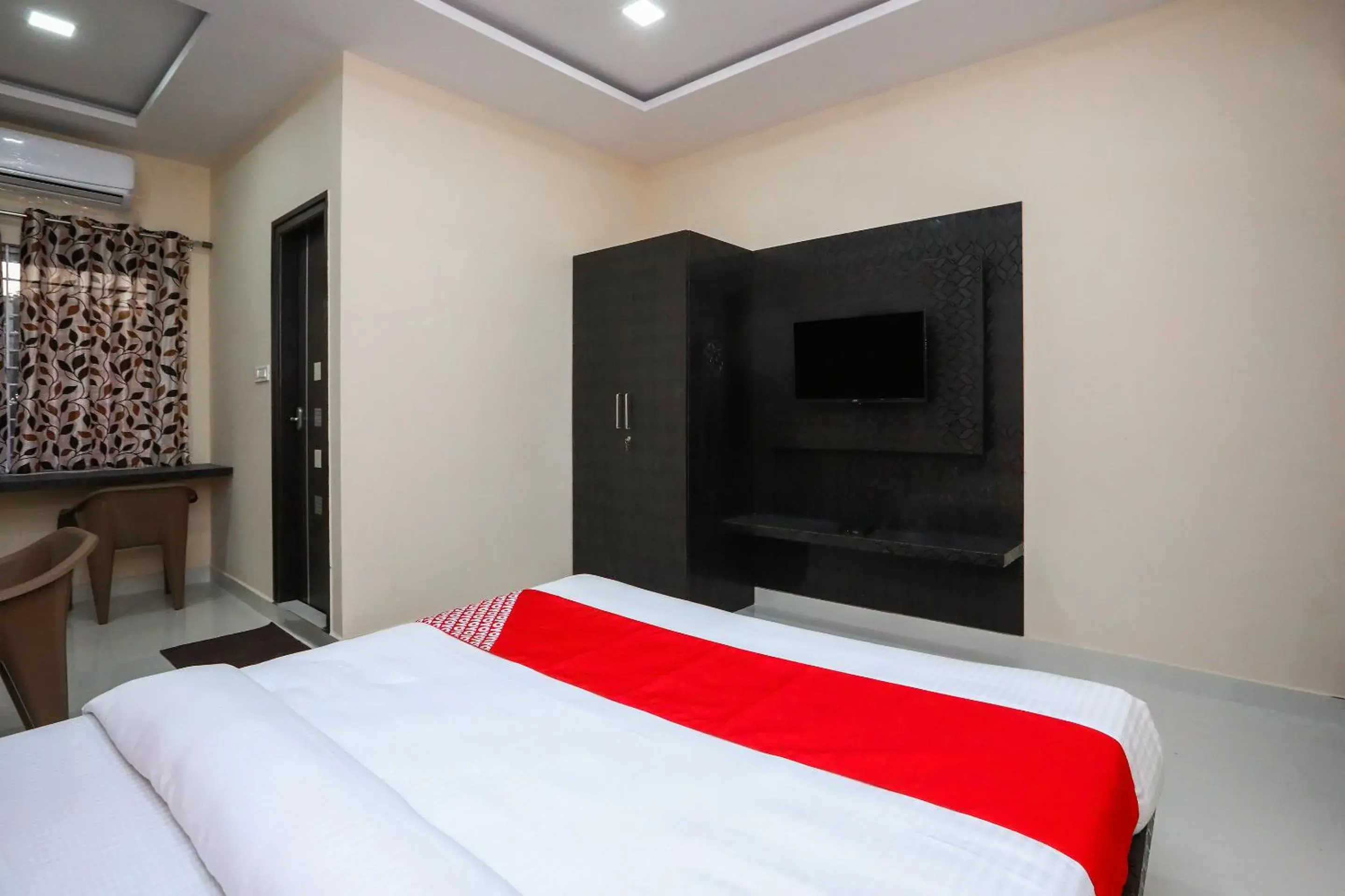 Superior King Room in Suvarna Suits Superior King Room in Suvarna Suits