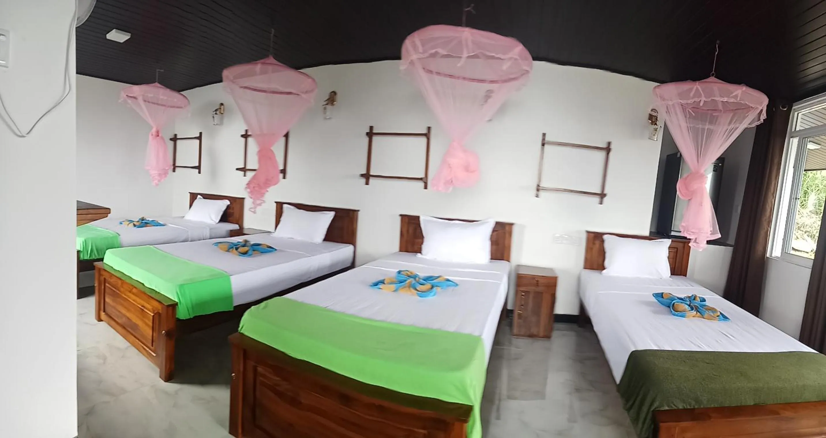 Bed in Pleasant Peak