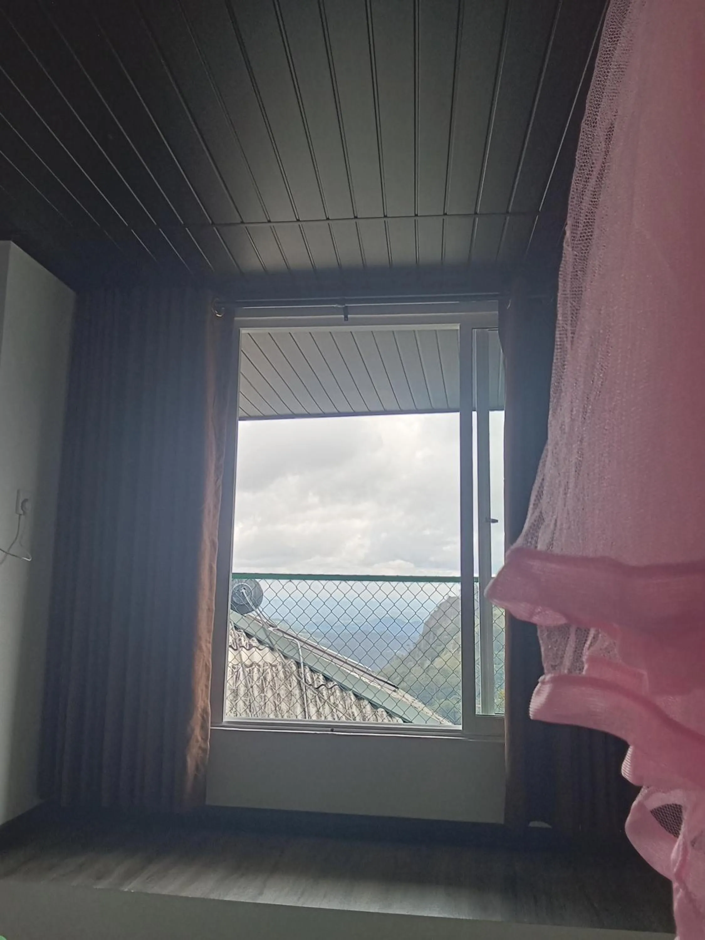 Bed in Pleasant Peak