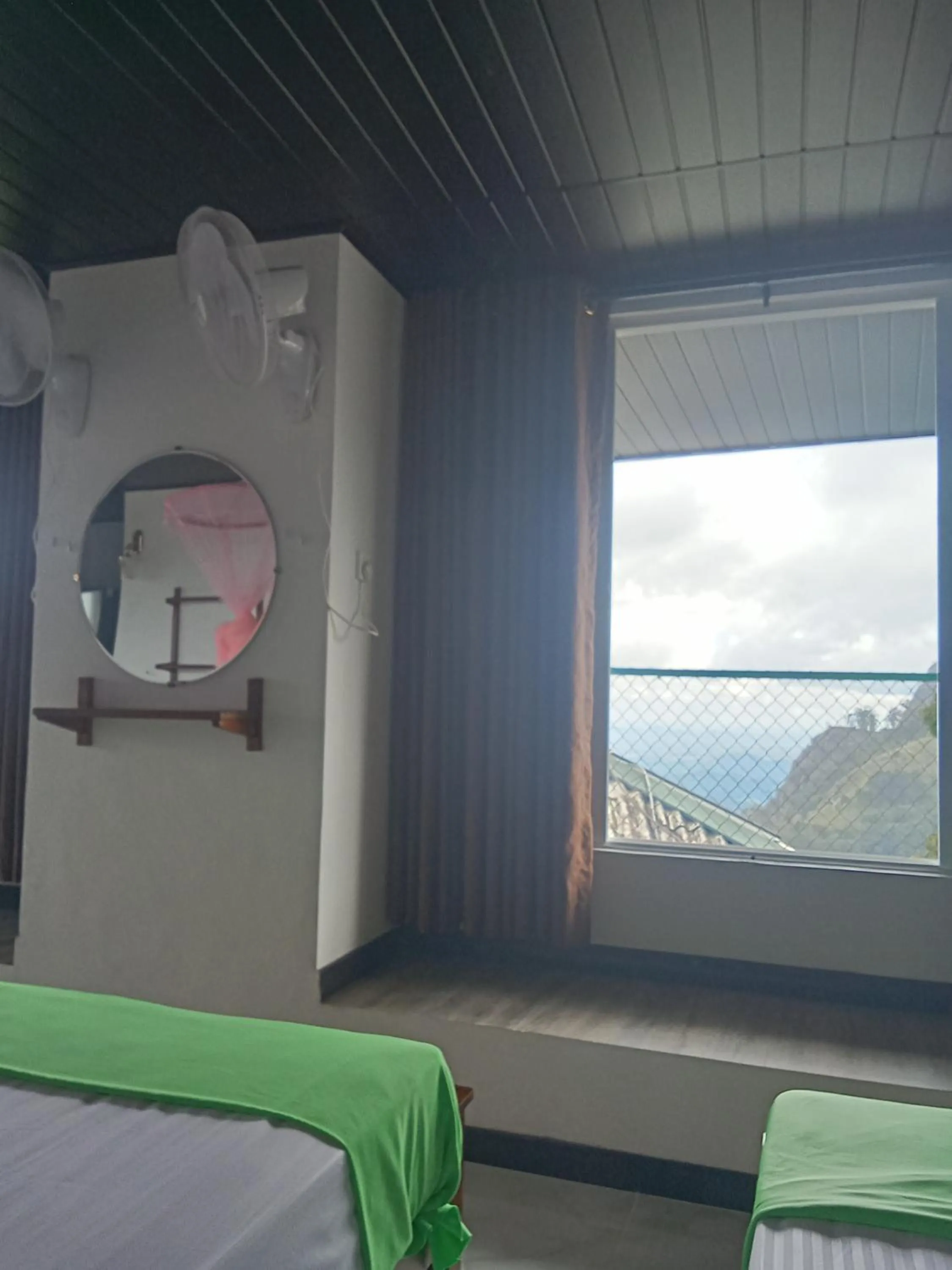 Bed in Pleasant Peak