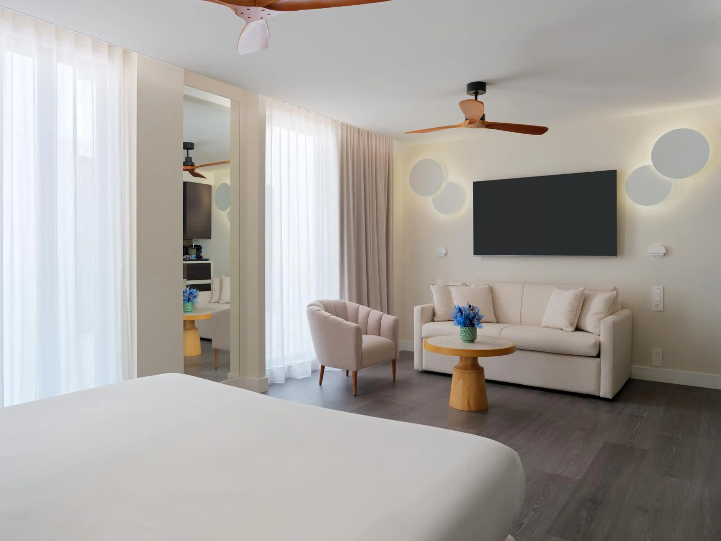 Bed in H10 Port Vell 4* Sup