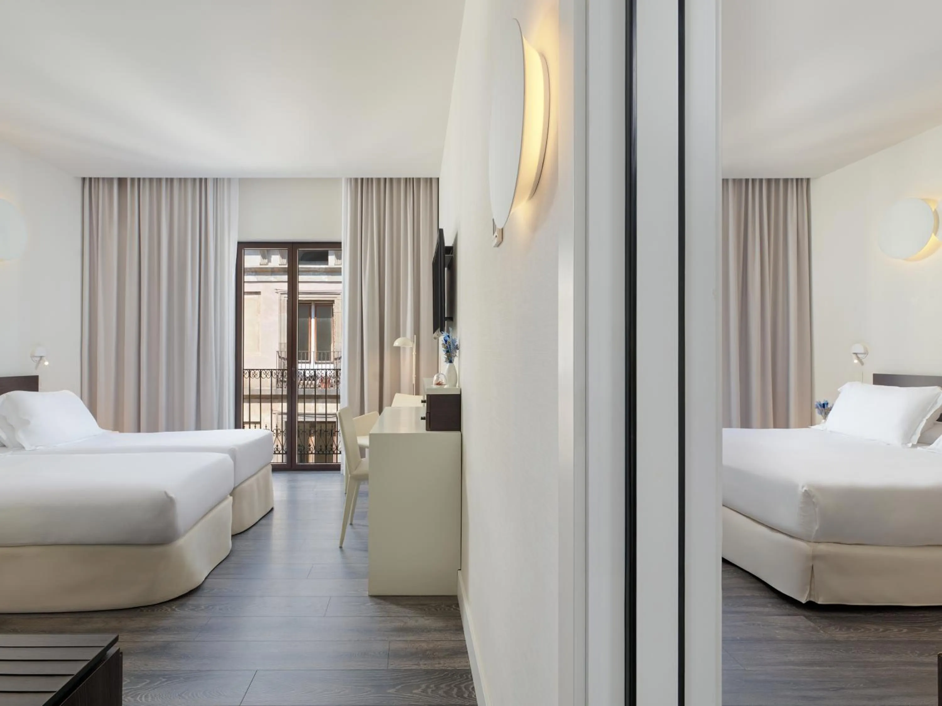 Bed in H10 Port Vell 4* Sup