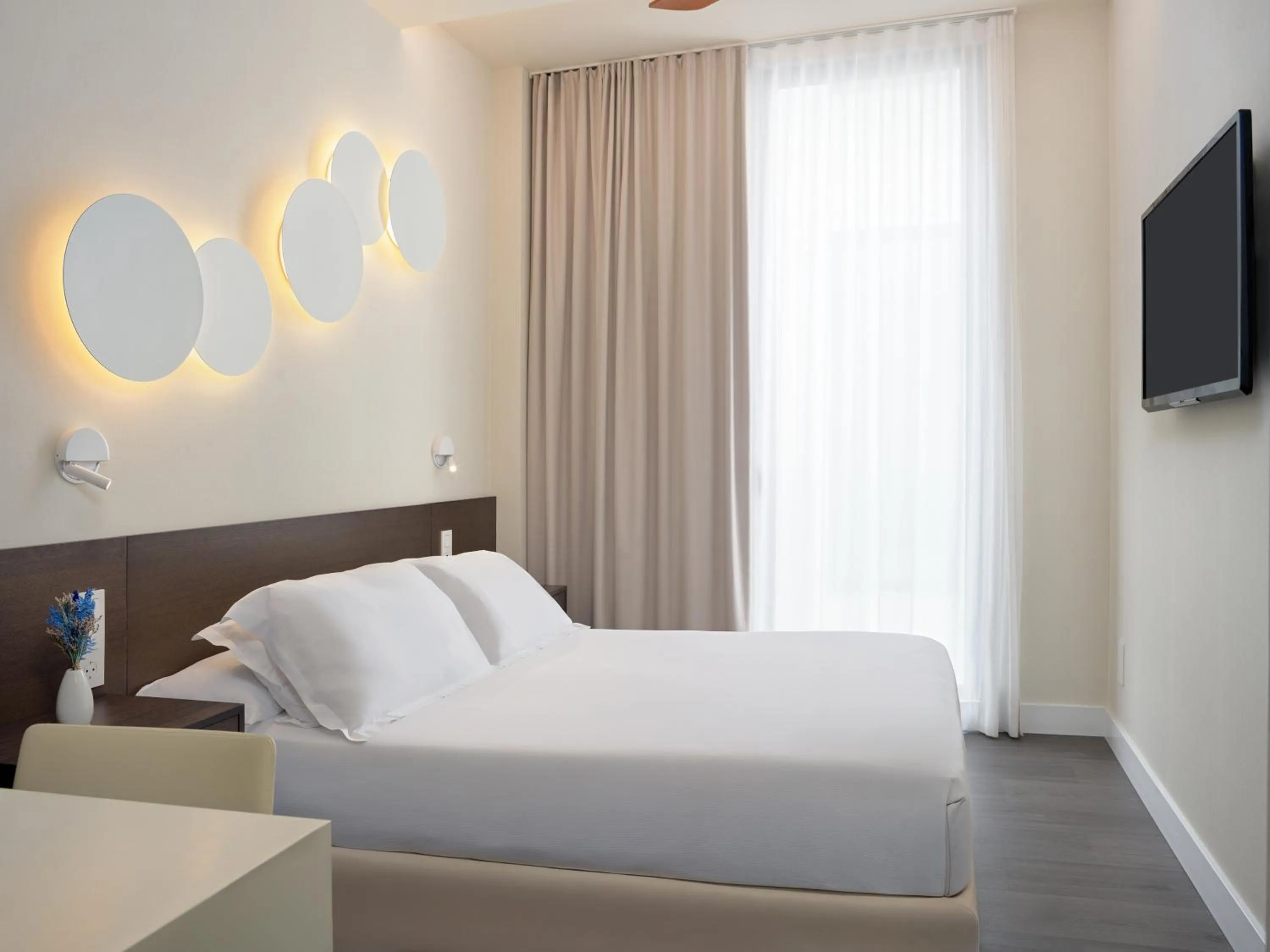 Bed in H10 Port Vell 4* Sup