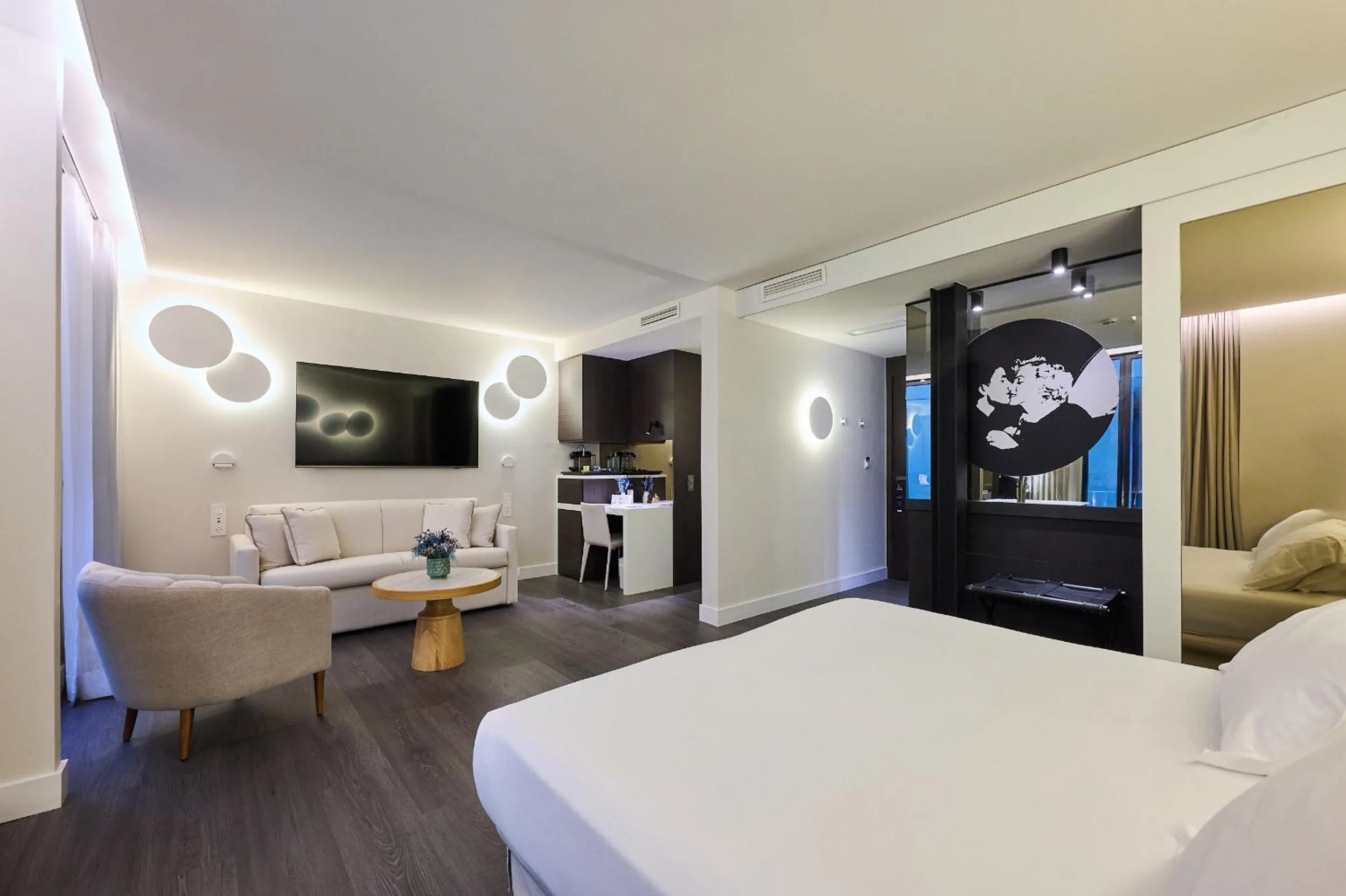 Bed in H10 Port Vell 4* Sup