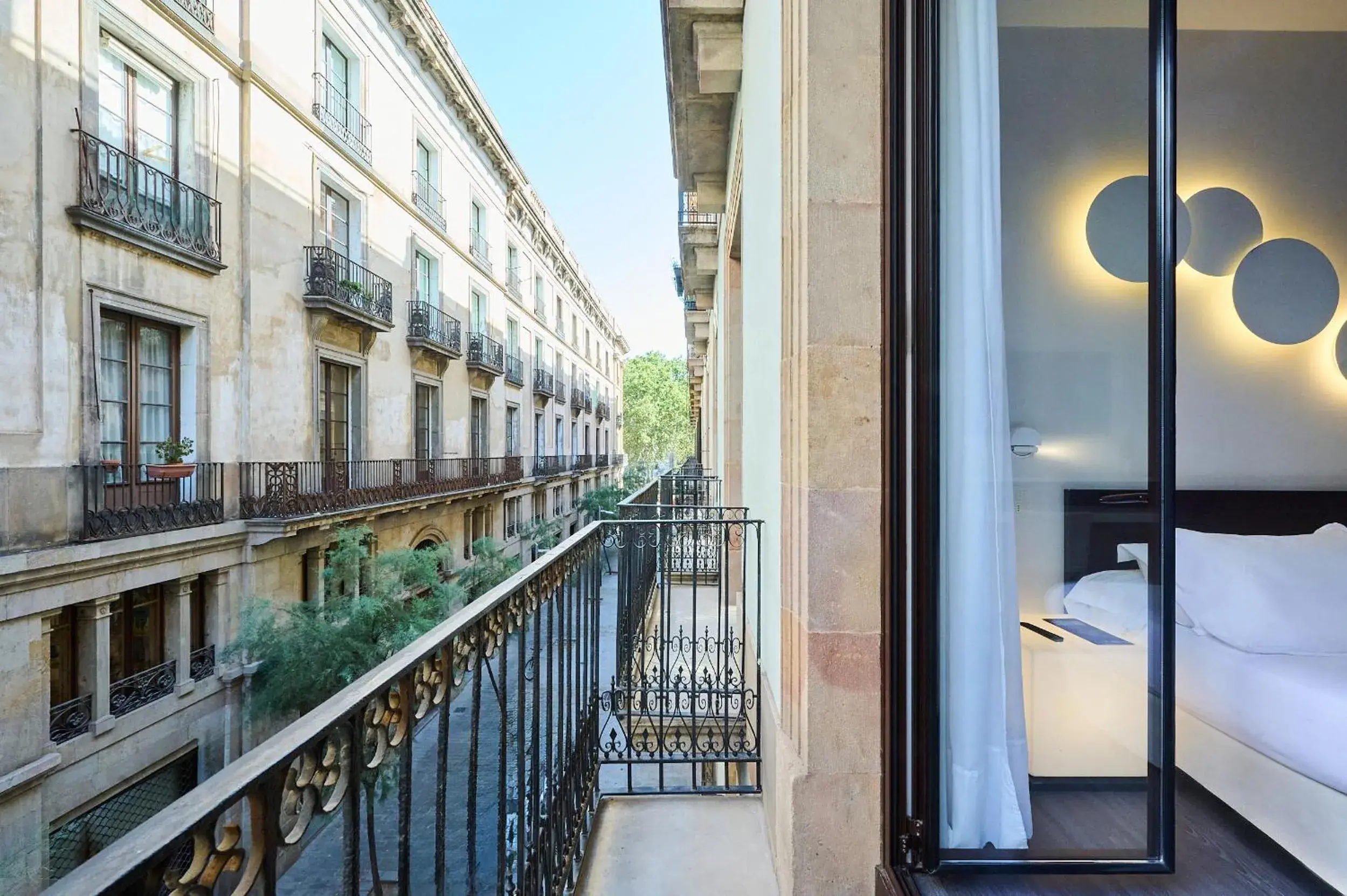 View (from property/room), Bed in H10 Port Vell 4* Sup View (from property/room), Bed in H10 Port Vell 4* Sup