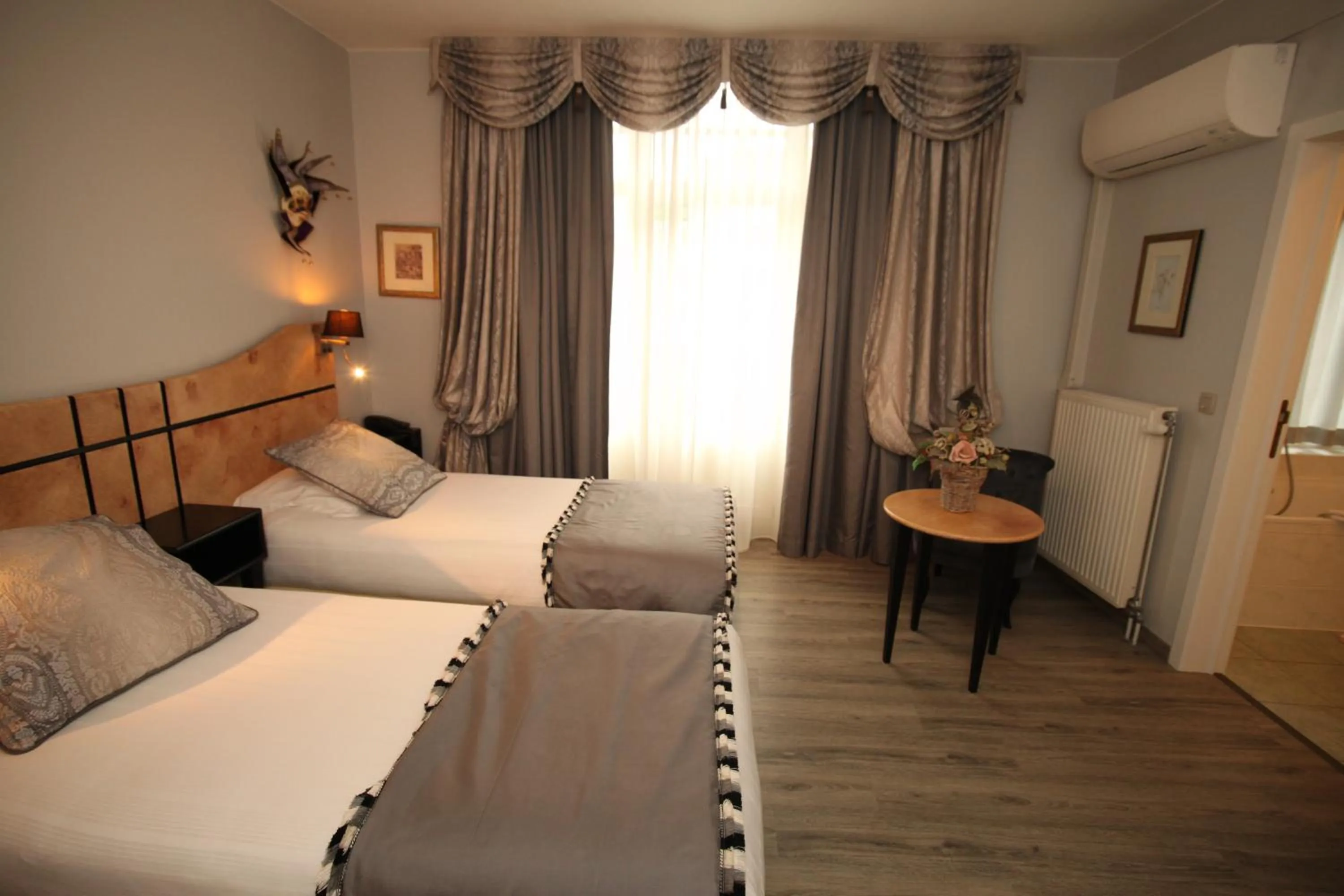 Photo of the whole room, Bed in Hotel La Roseraie
