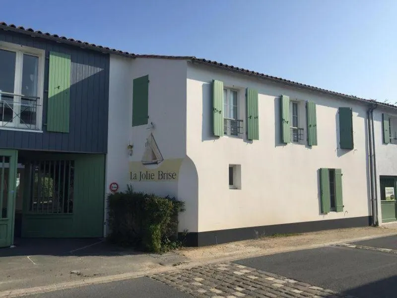 la jolie brise en Ré dans résidence avec piscine
