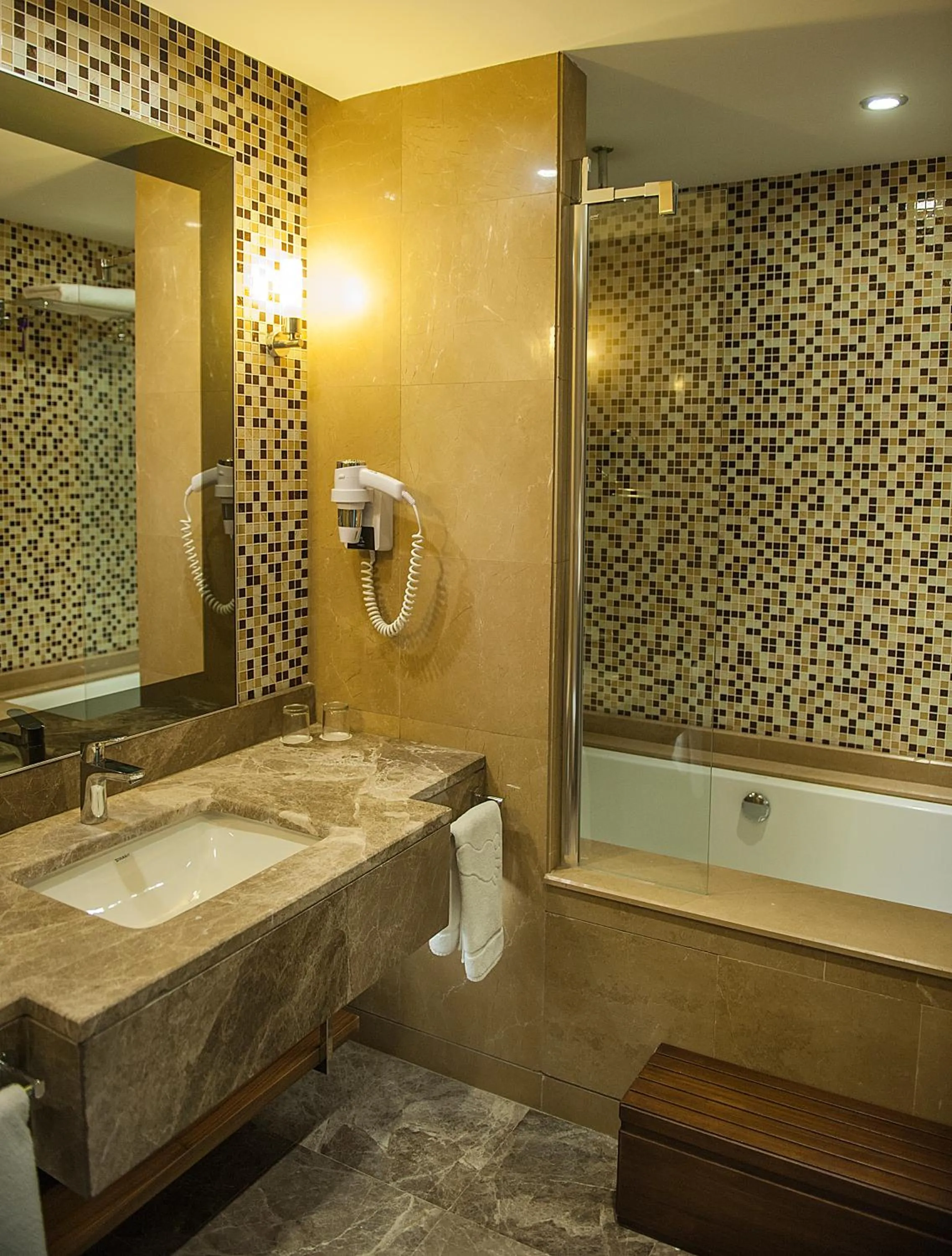 Shower in Anemon Grand Samsun Otel