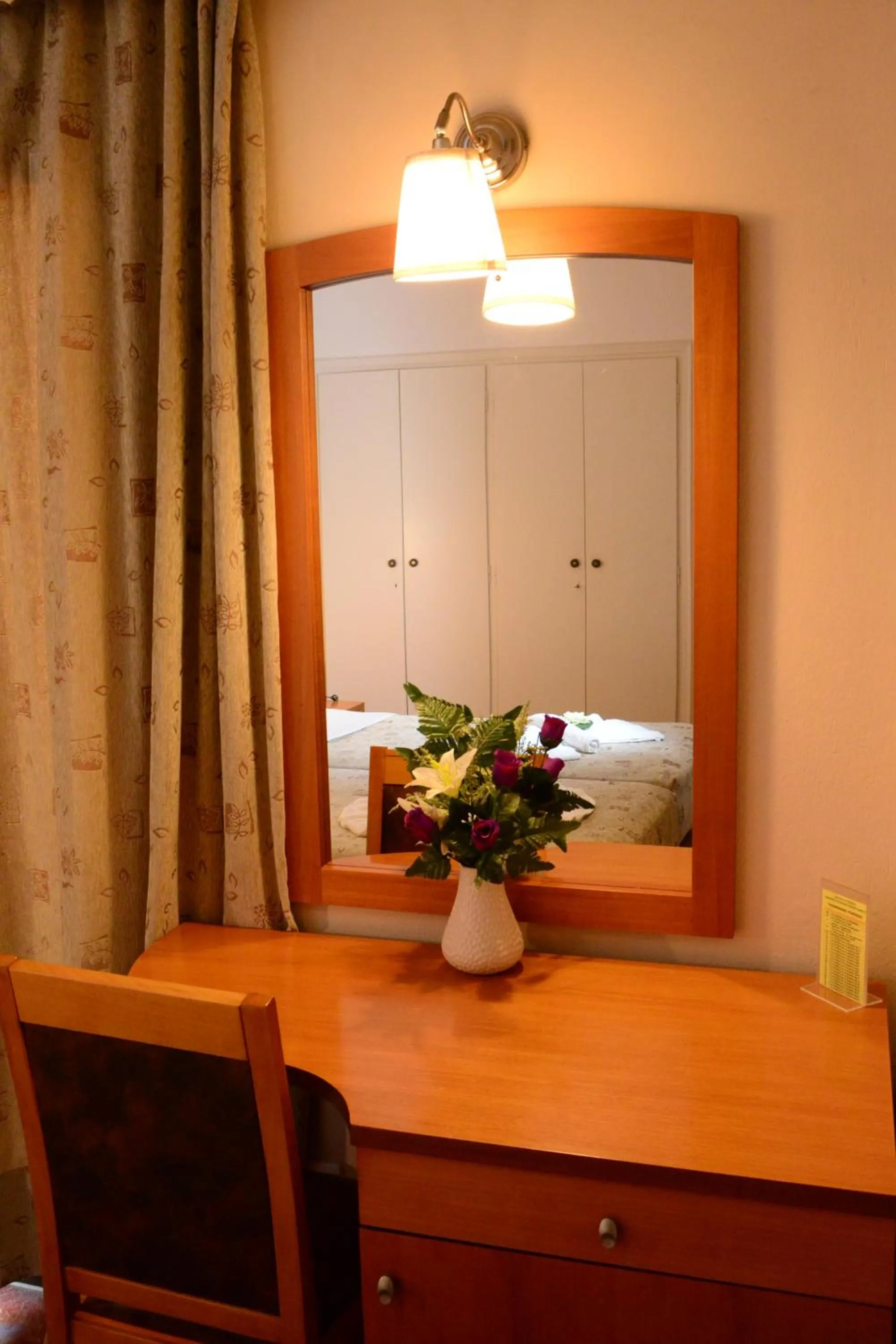 Photo of the whole room in Sappho Hotel