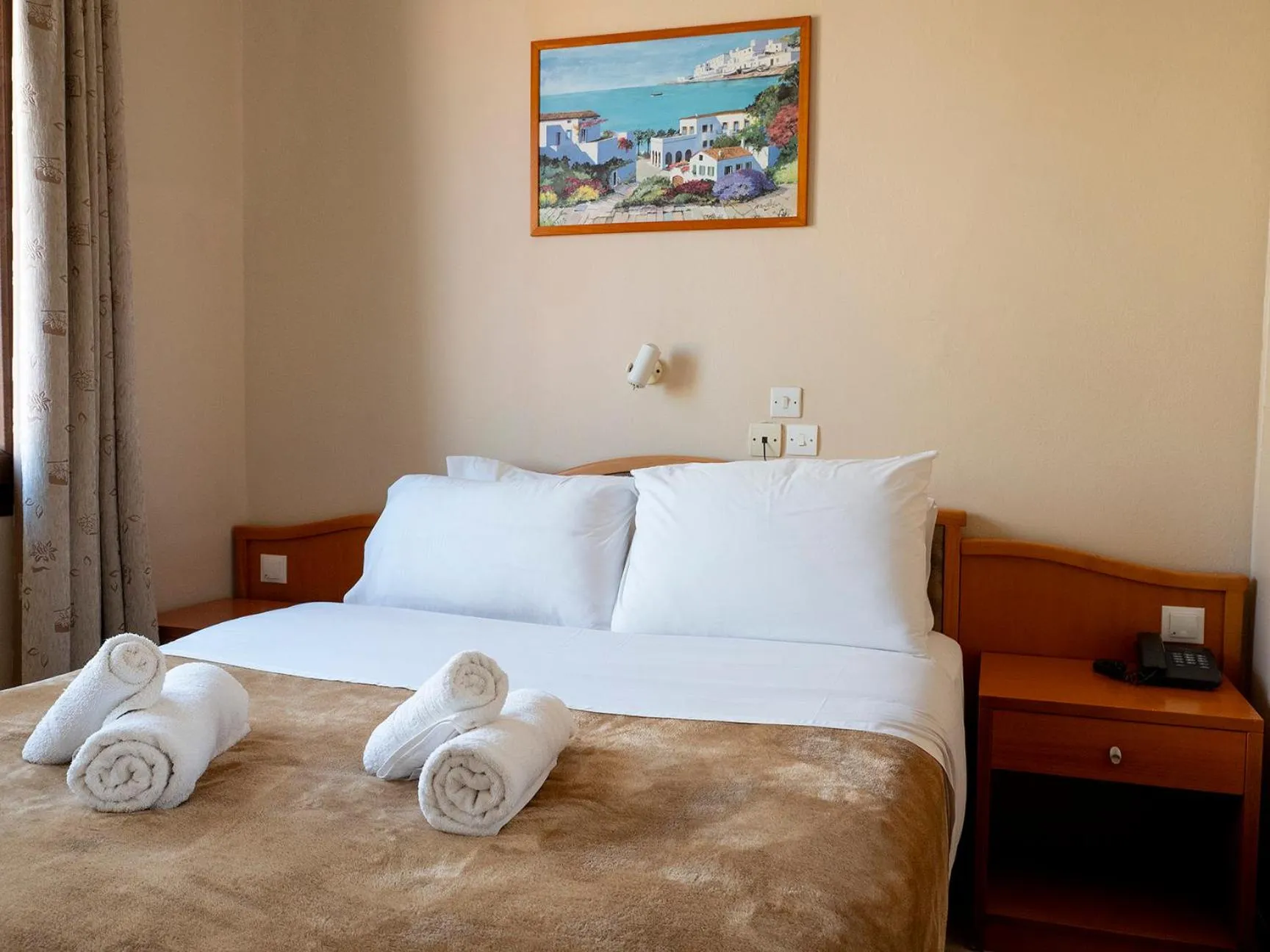 Photo of the whole room, Bed in Sappho Hotel