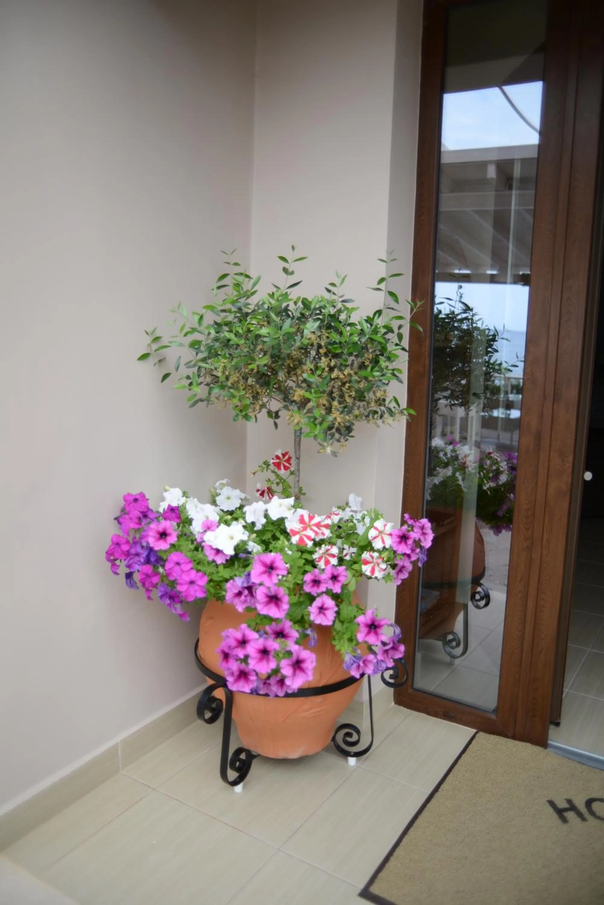 Facade/entrance in Sappho Hotel