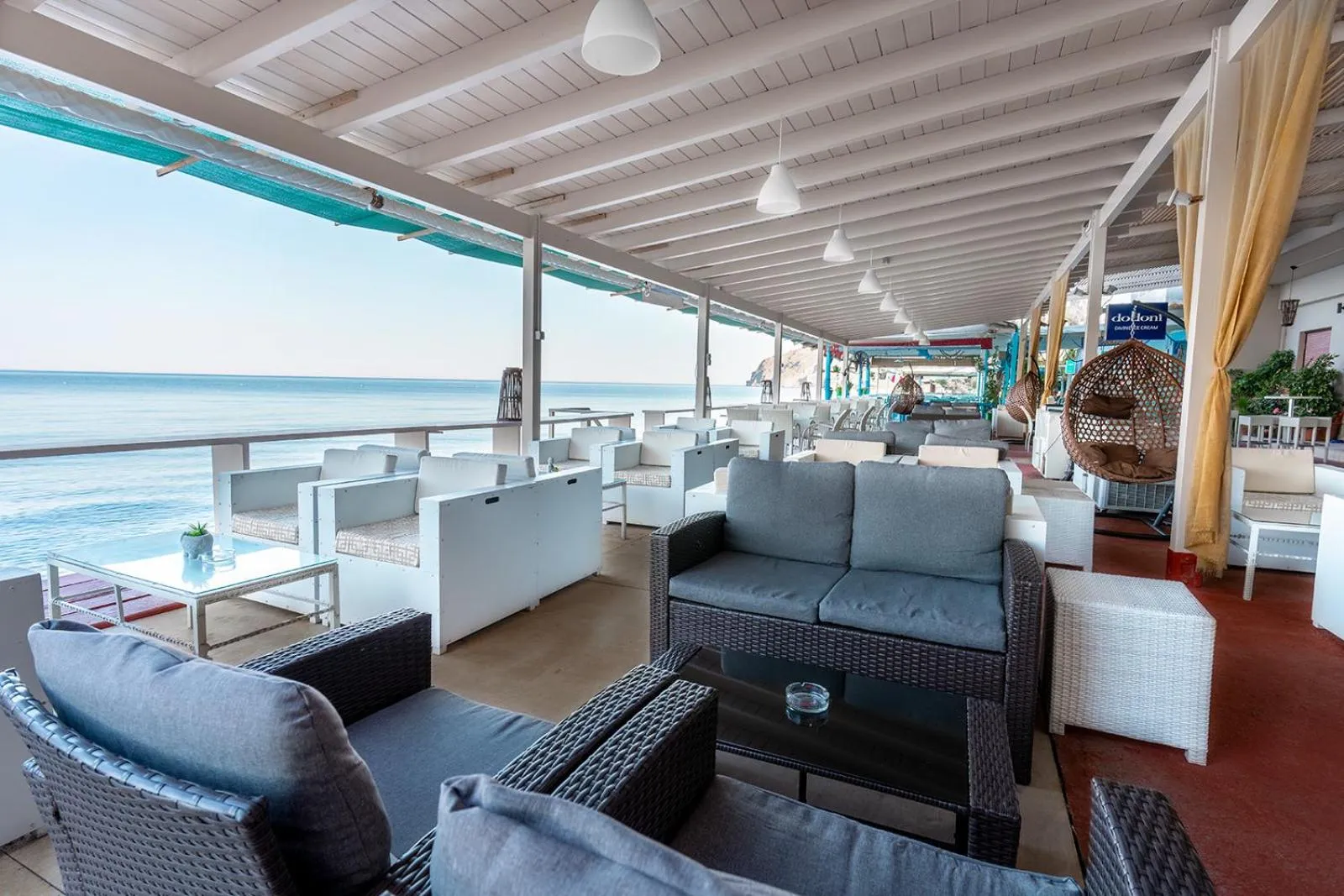 Restaurant/places to eat in Sappho Hotel